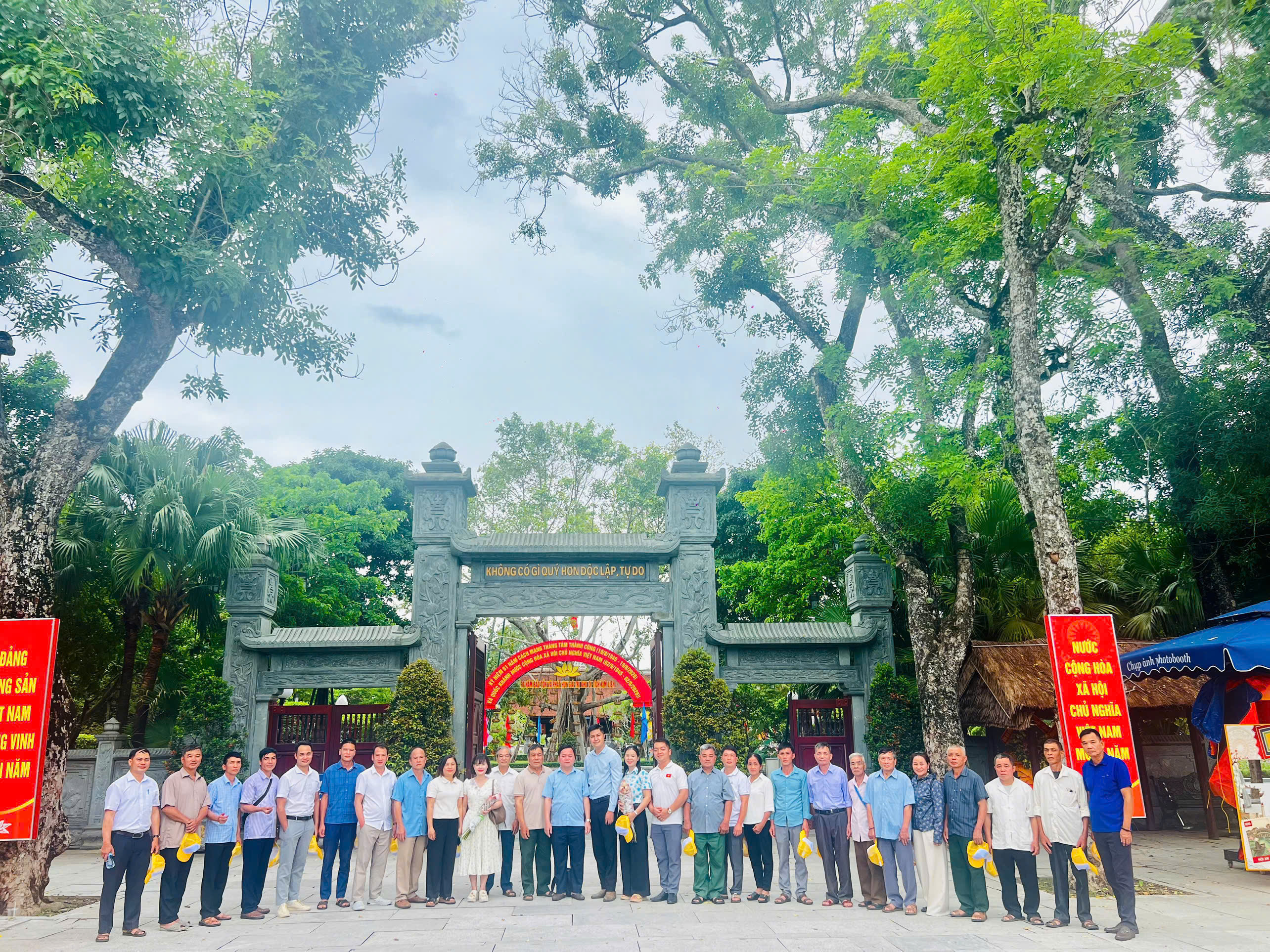 Anh-tin-bai