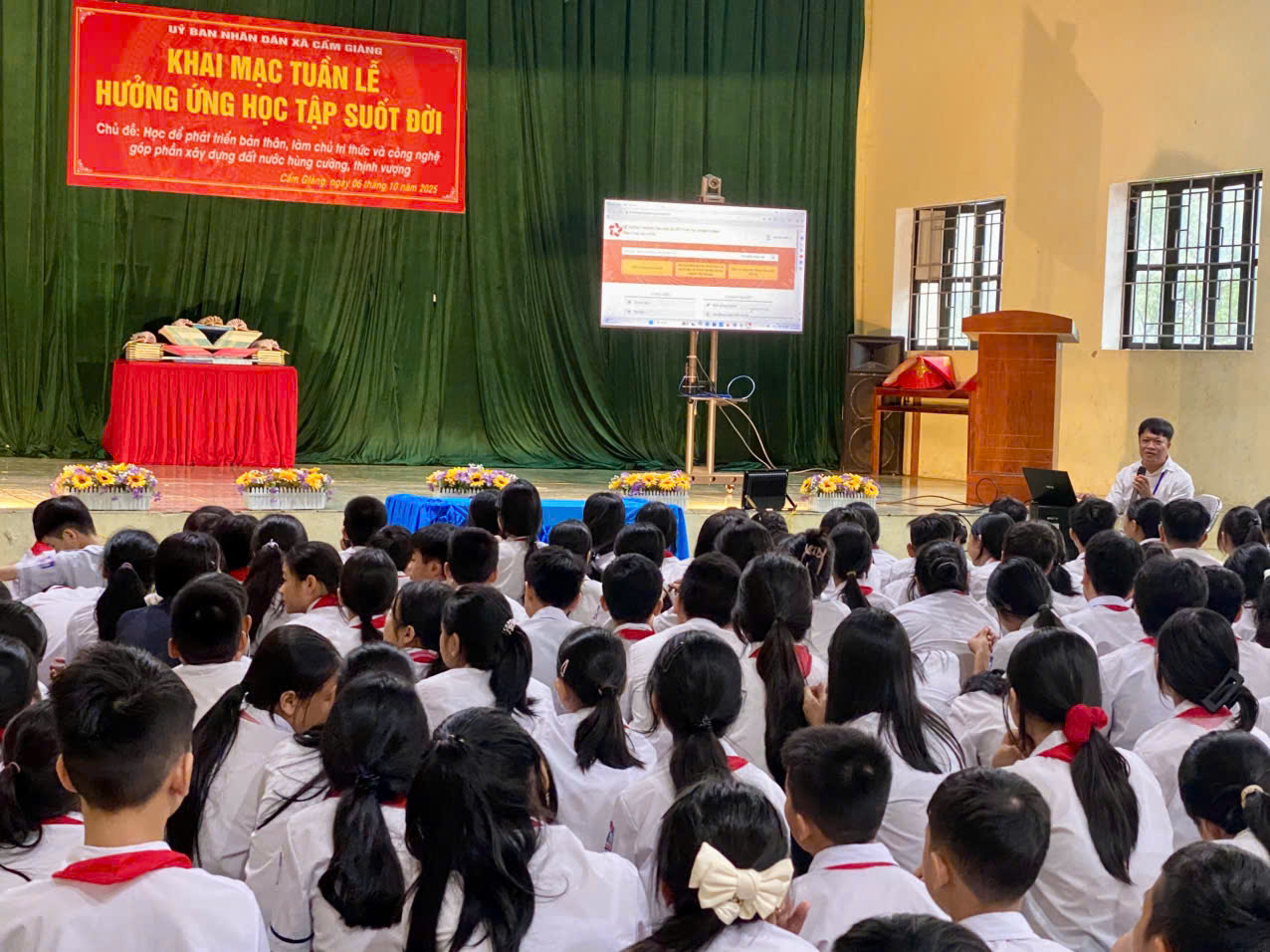 CẨM GIÀNG HƯỞNG ỨNG NGÀY ĐỔI MỚI SÁNG TẠO VÀ NGÀY CHUYỂN ĐỔI SỐ QUỐC GIA NĂM 2025