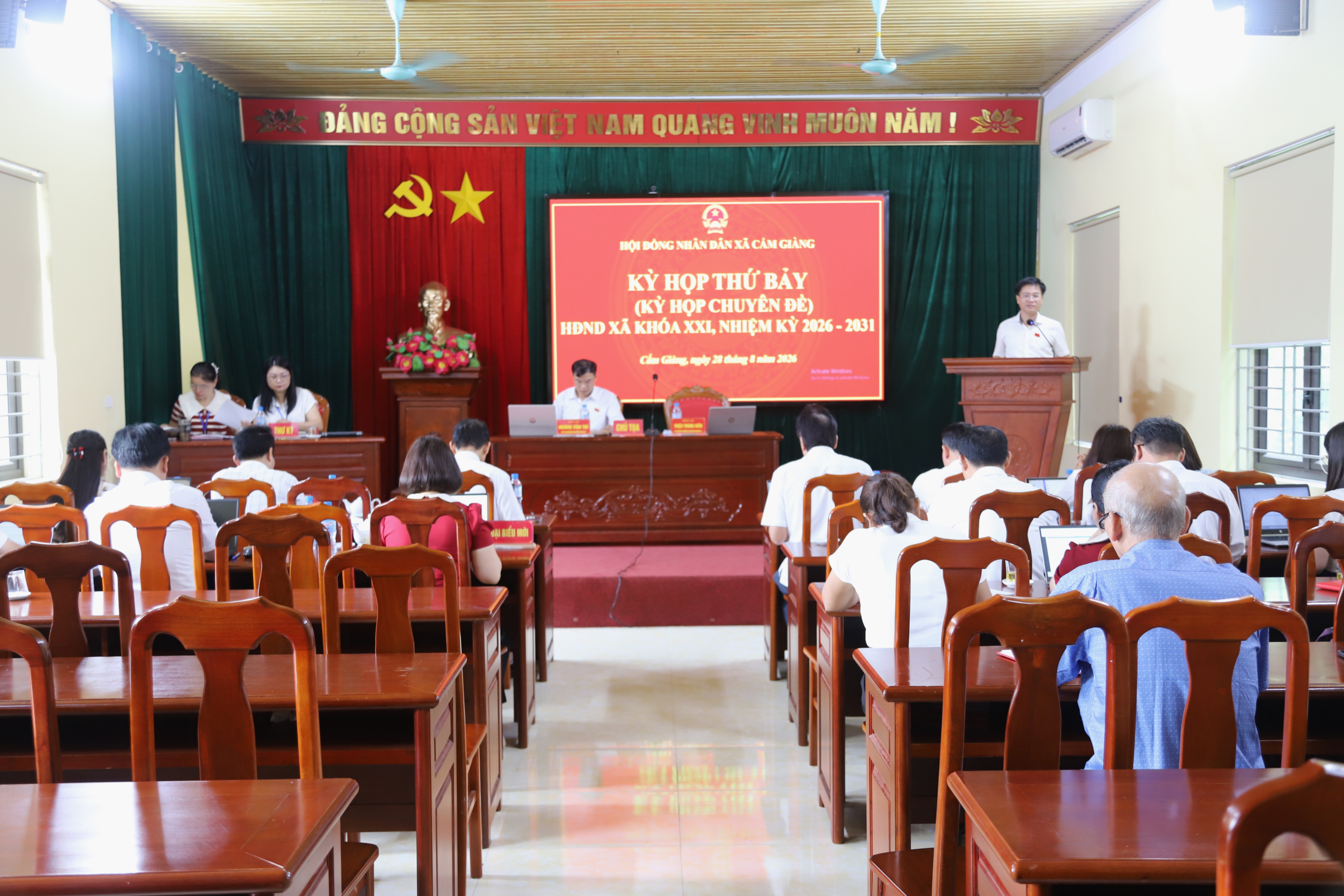 HĐND XÃ CẨM GIÀNG TỔ CHỨC KỲ HỌP THỨ BẢY (KỲ HỌP CHUYÊN ĐỀ)