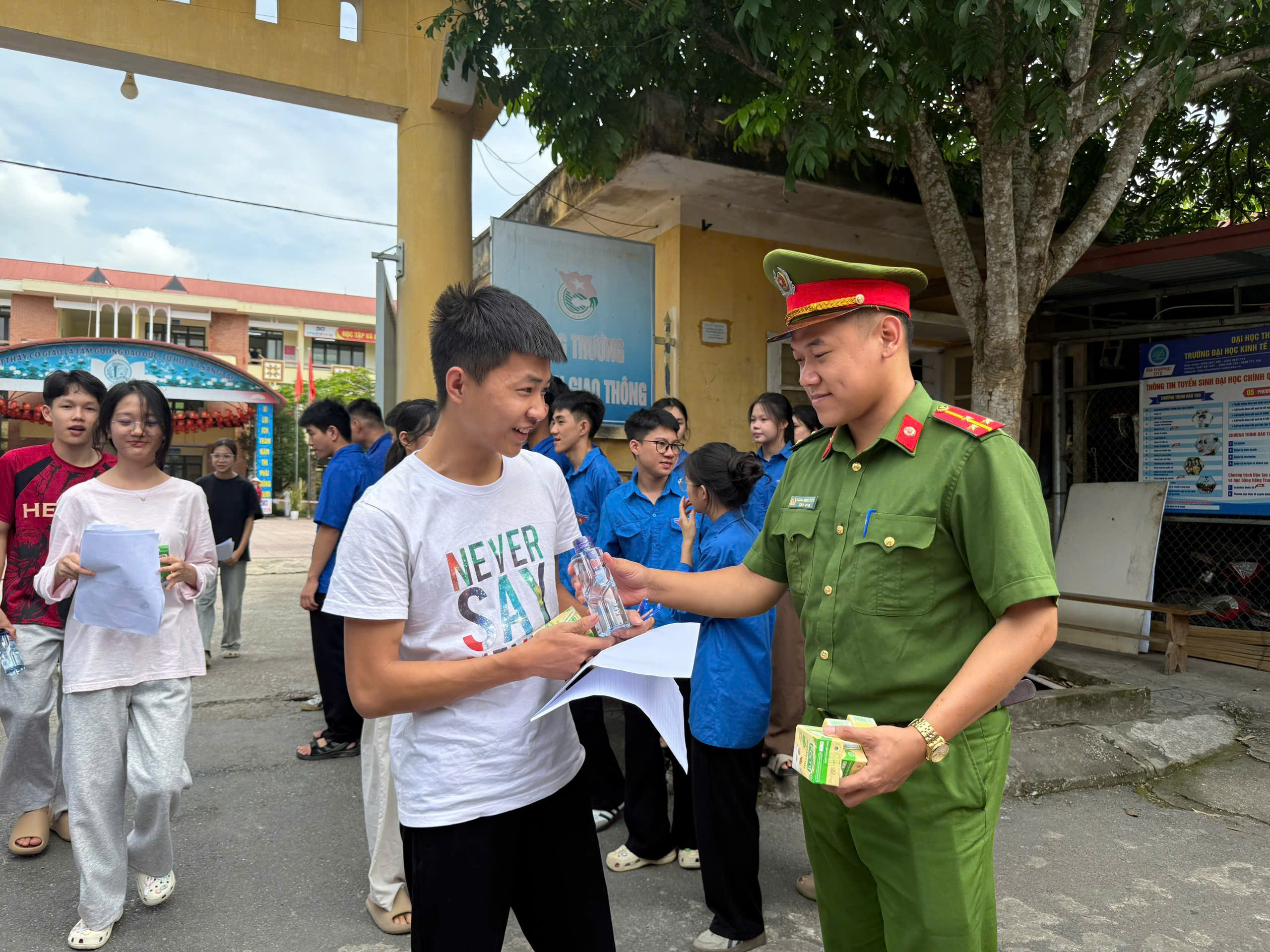 Anh-tin-bai