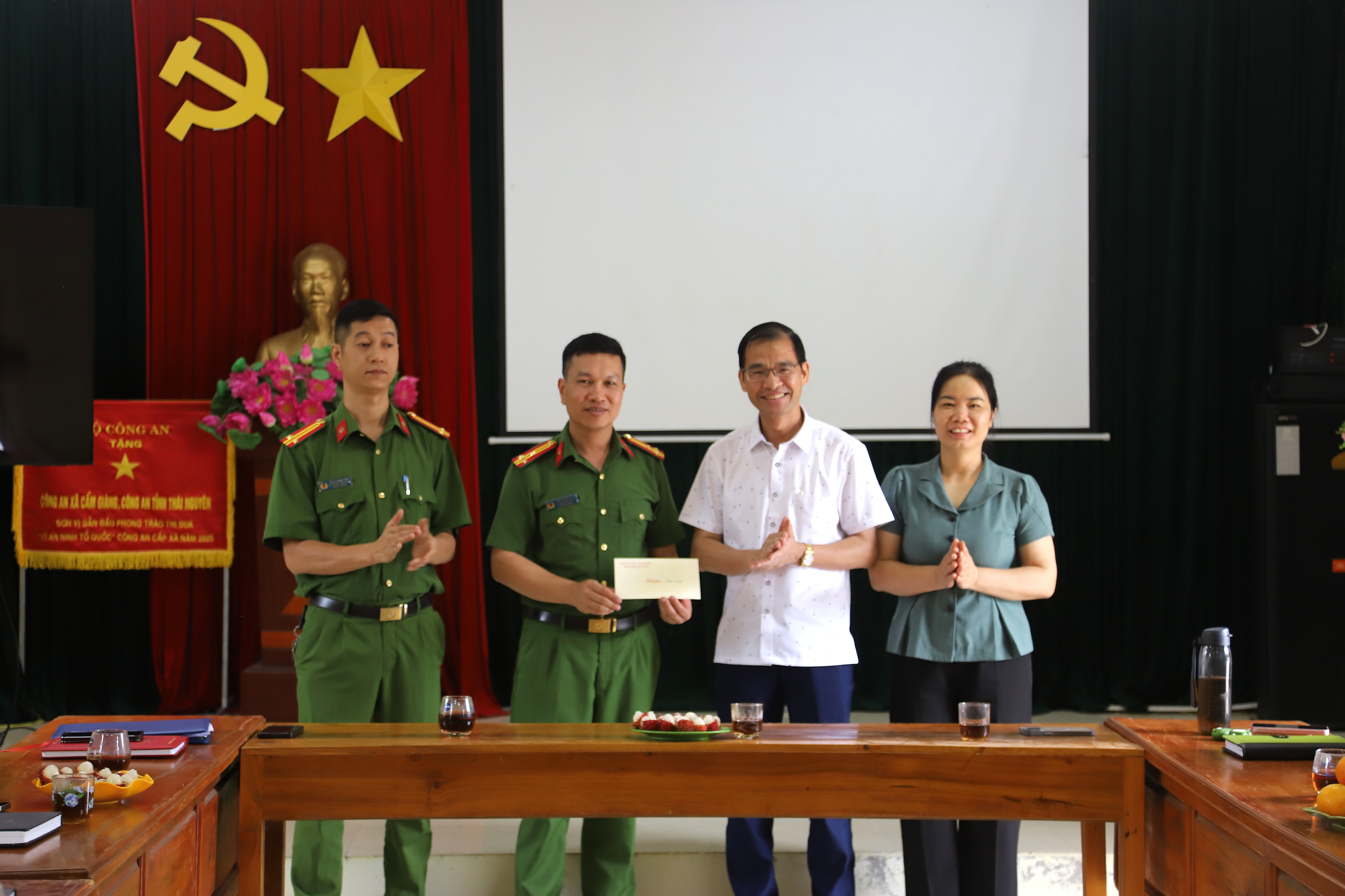 Anh-tin-bai