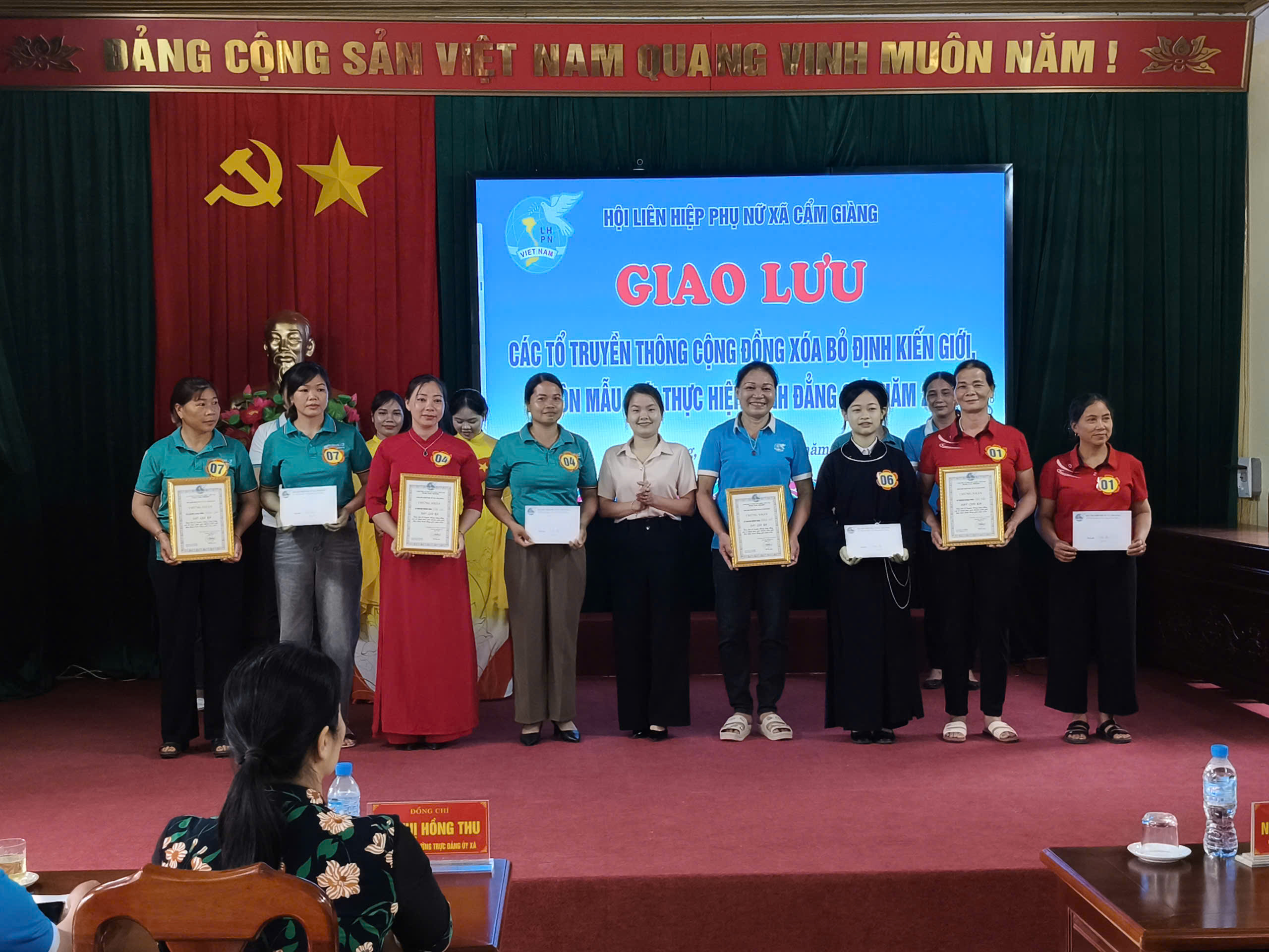 Anh-tin-bai