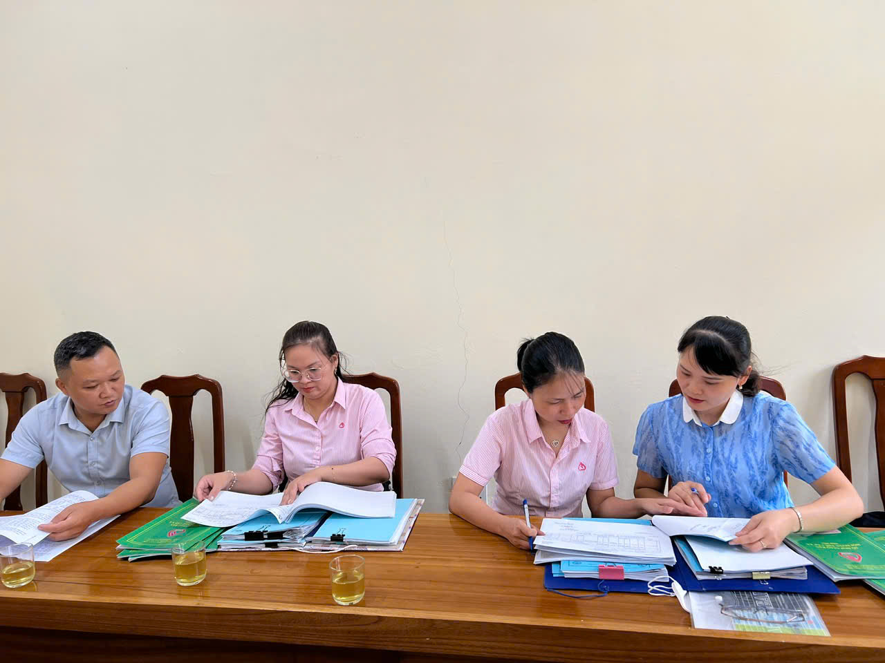 Anh-tin-bai