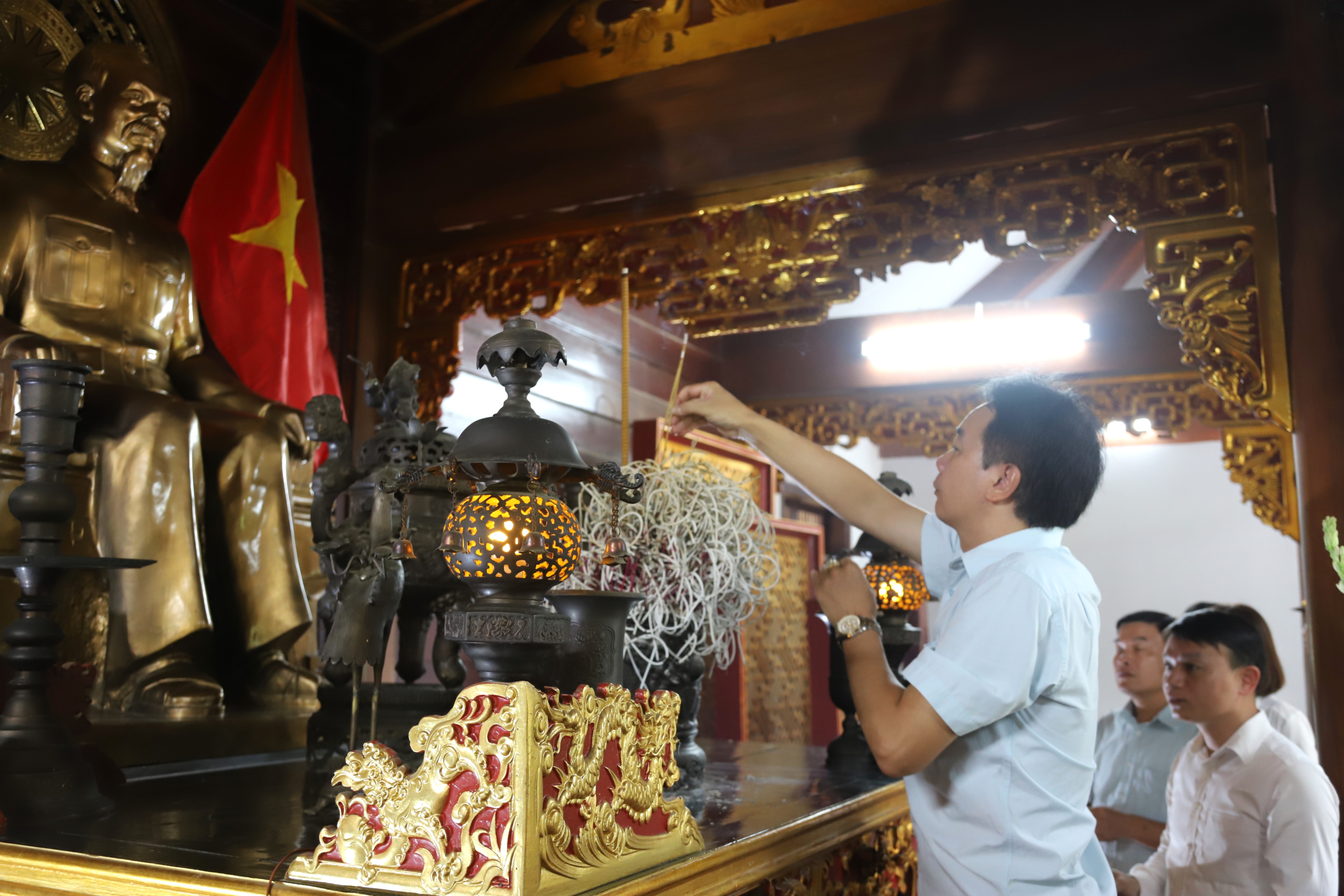 Anh-tin-bai