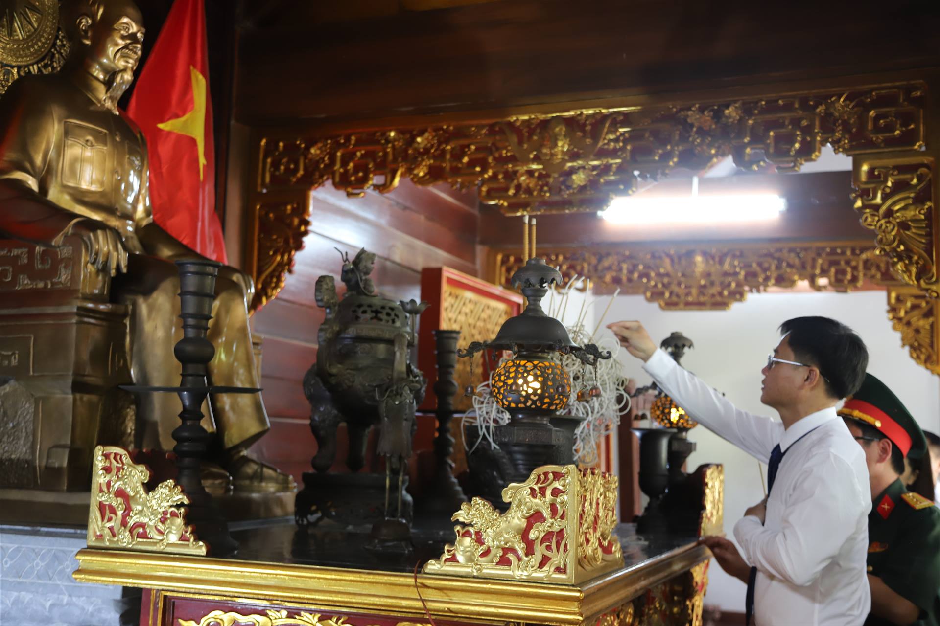 Anh-tin-bai