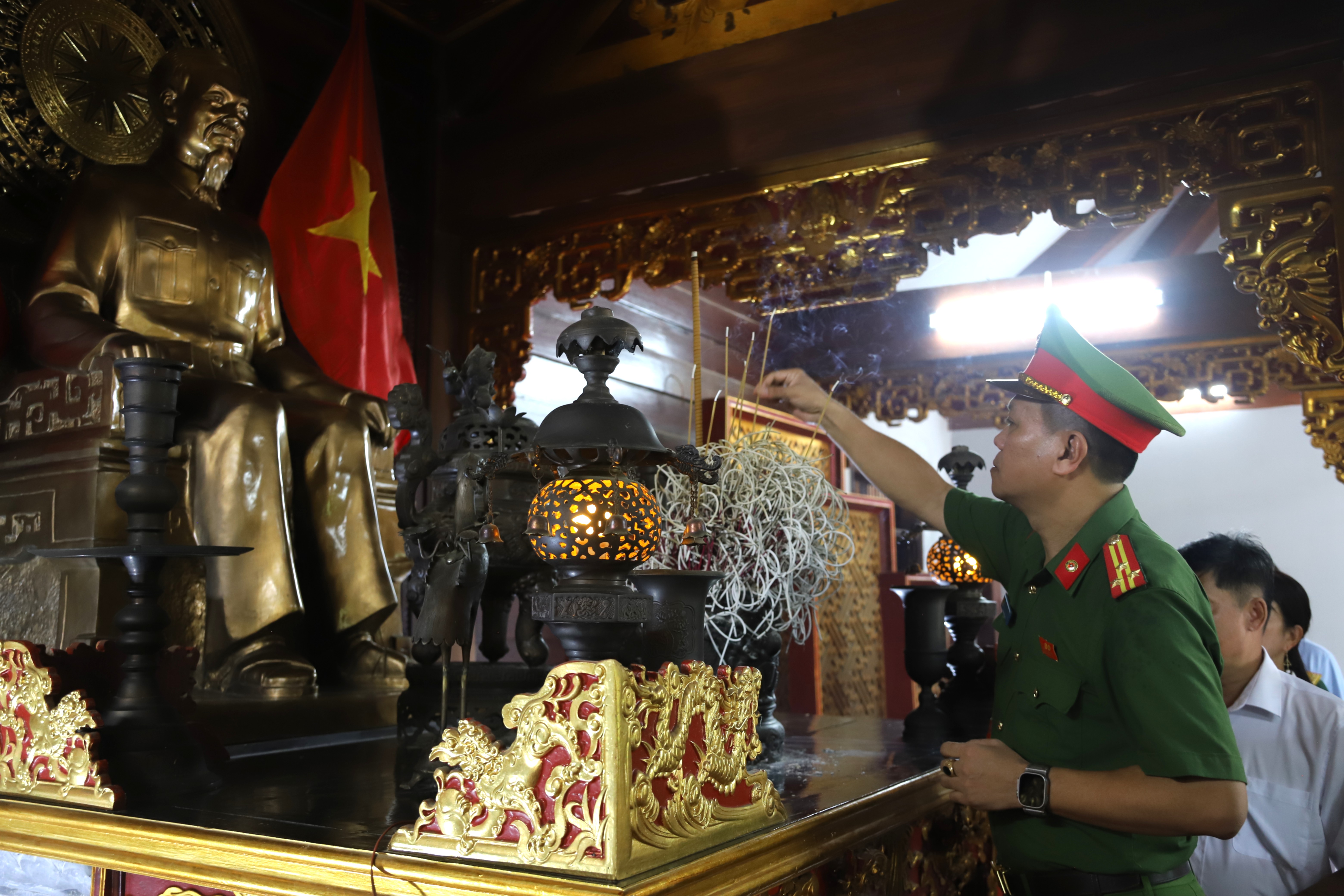 Anh-tin-bai