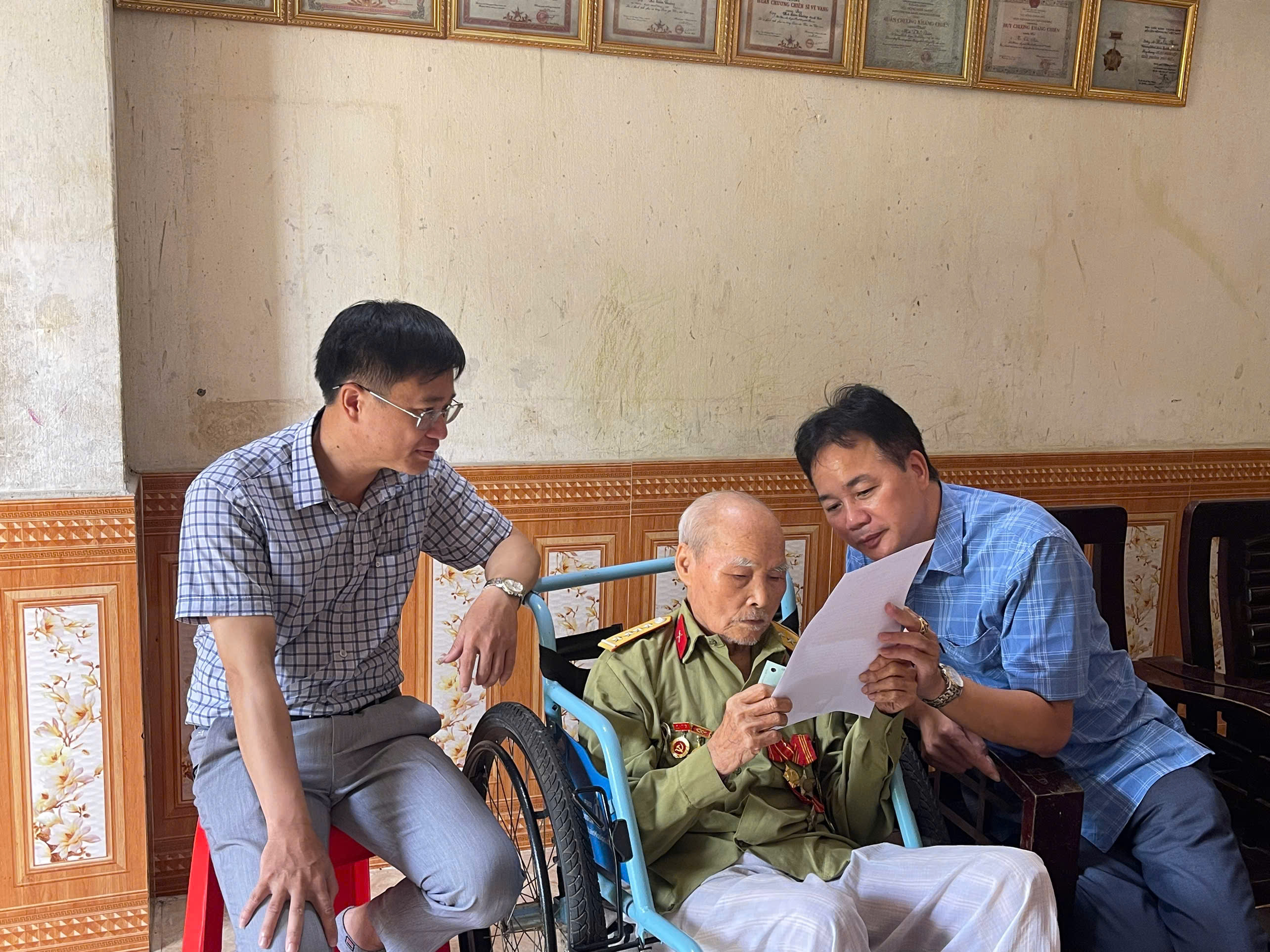 Anh-tin-bai