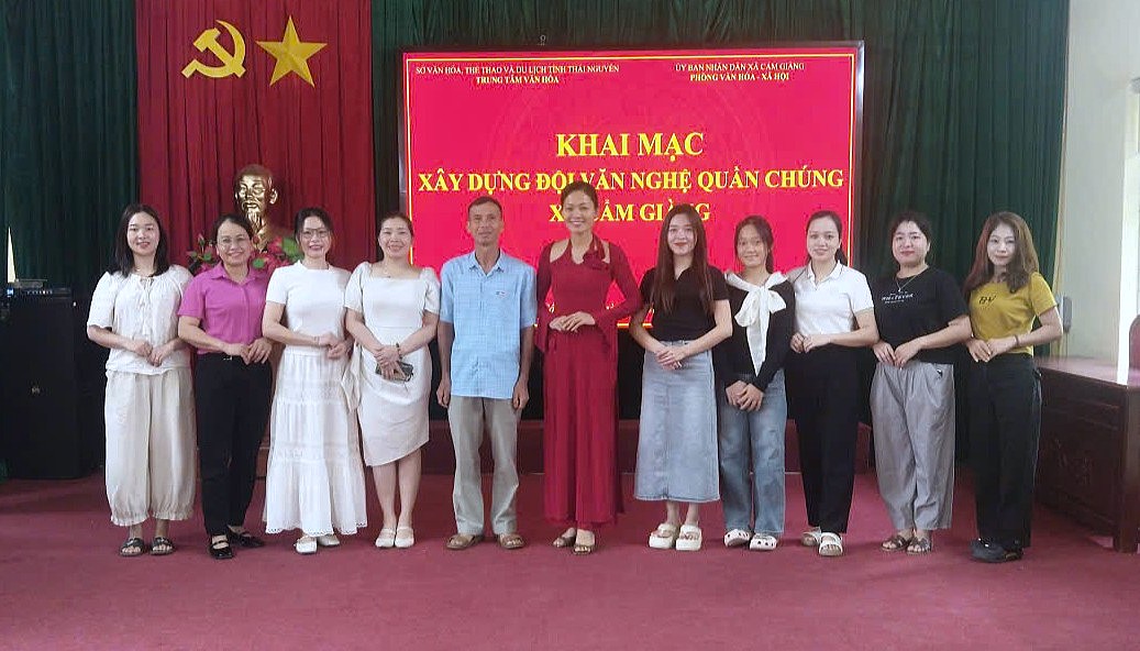 KHAI MẠC LỚP XÂY DỰNG ĐỘI VĂN NGHỆ QUẦN CHÚNG XÃ CẨM GIÀNG