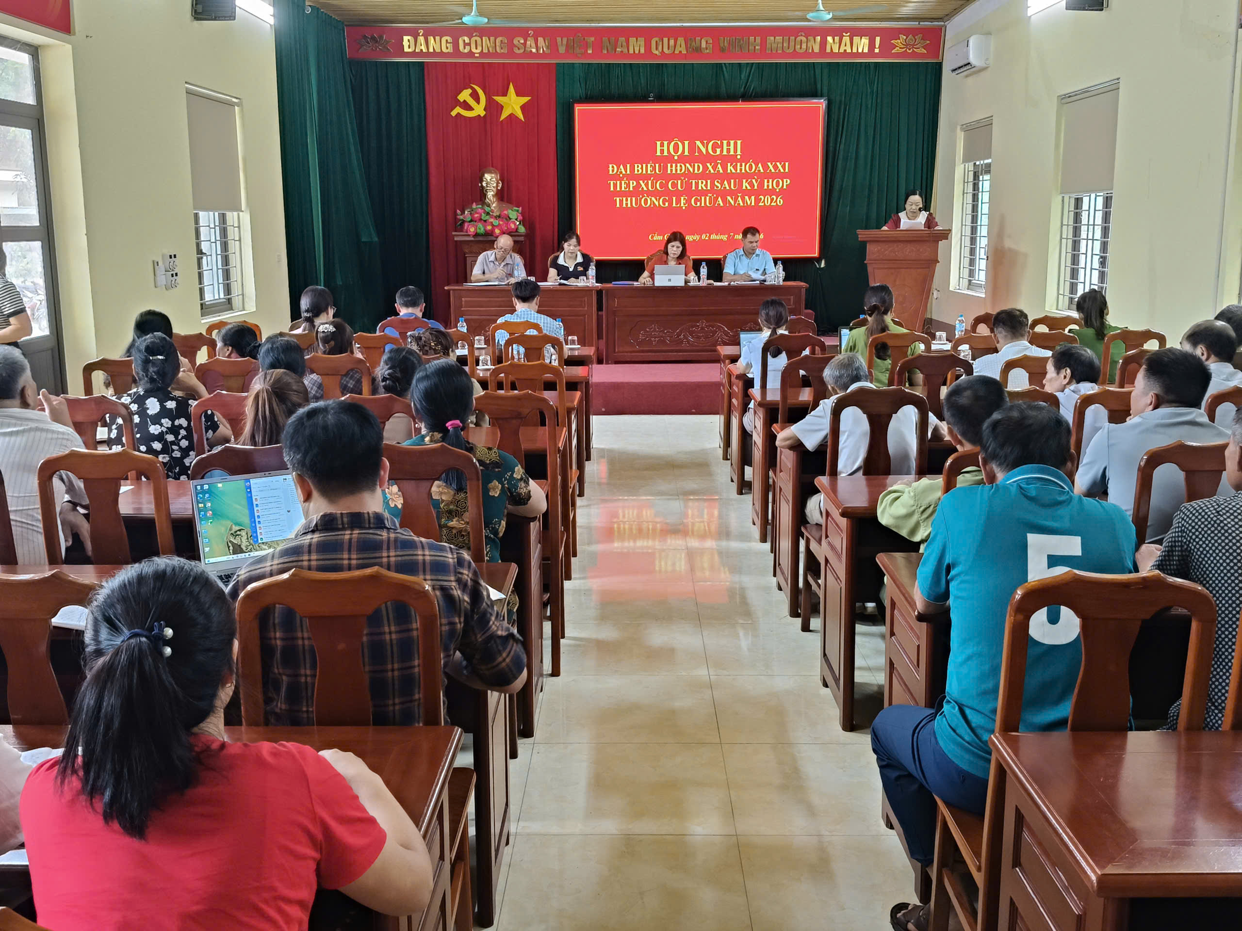 ĐẠI BIỂU HĐND XÃ CẨM GIÀNG TIẾP XÚC CỬ TRI SAU KỲ HỌP THƯỜNG LỆ GIỮA NĂM 2026