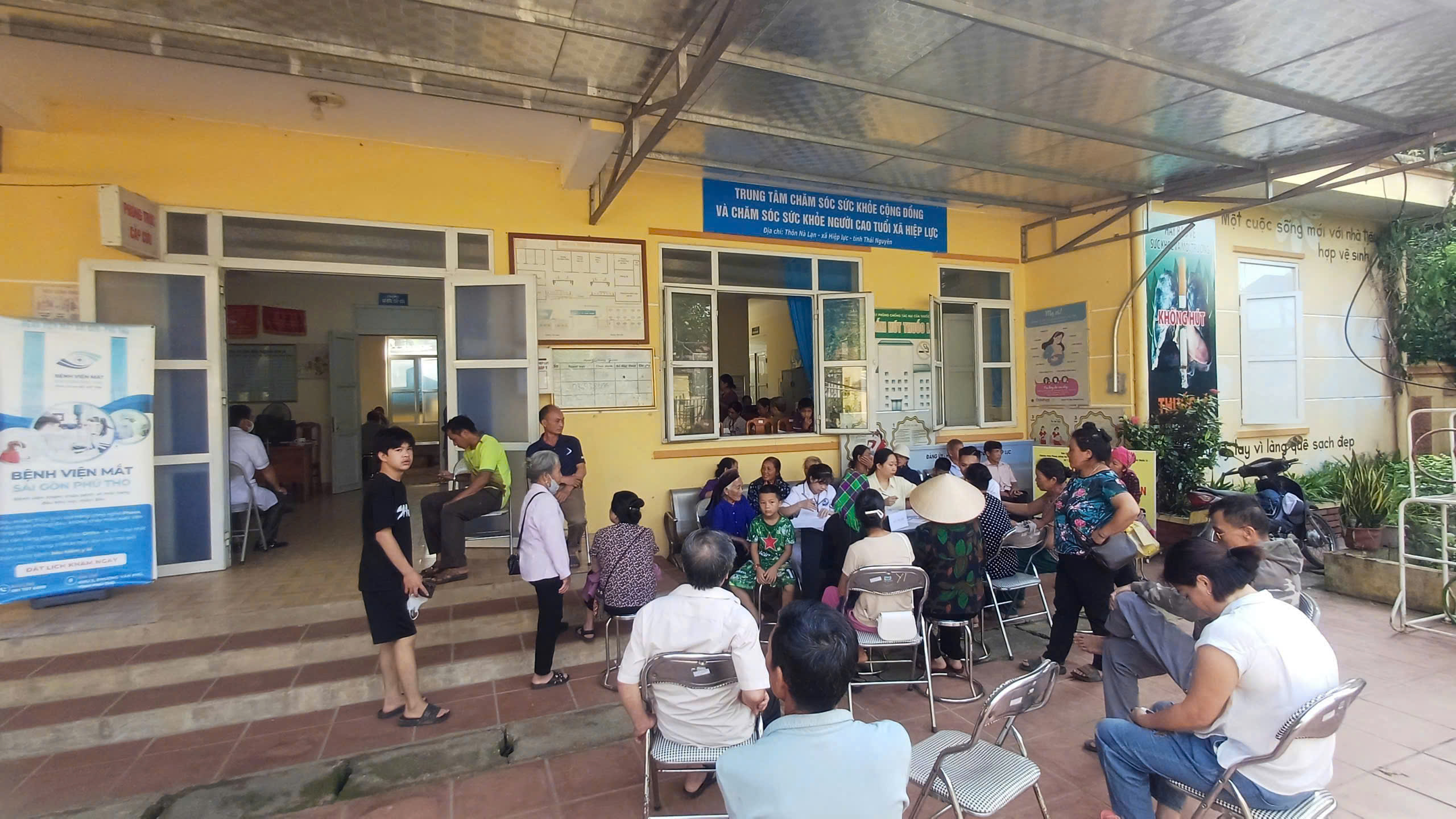 UBND XÃ CẨM GIÀNG PHỐI HỢP TRIỂN KHAI HOẠT ĐỘNG KHÁM BỆNH, CHỮA BỆNH NHÂN ĐẠO