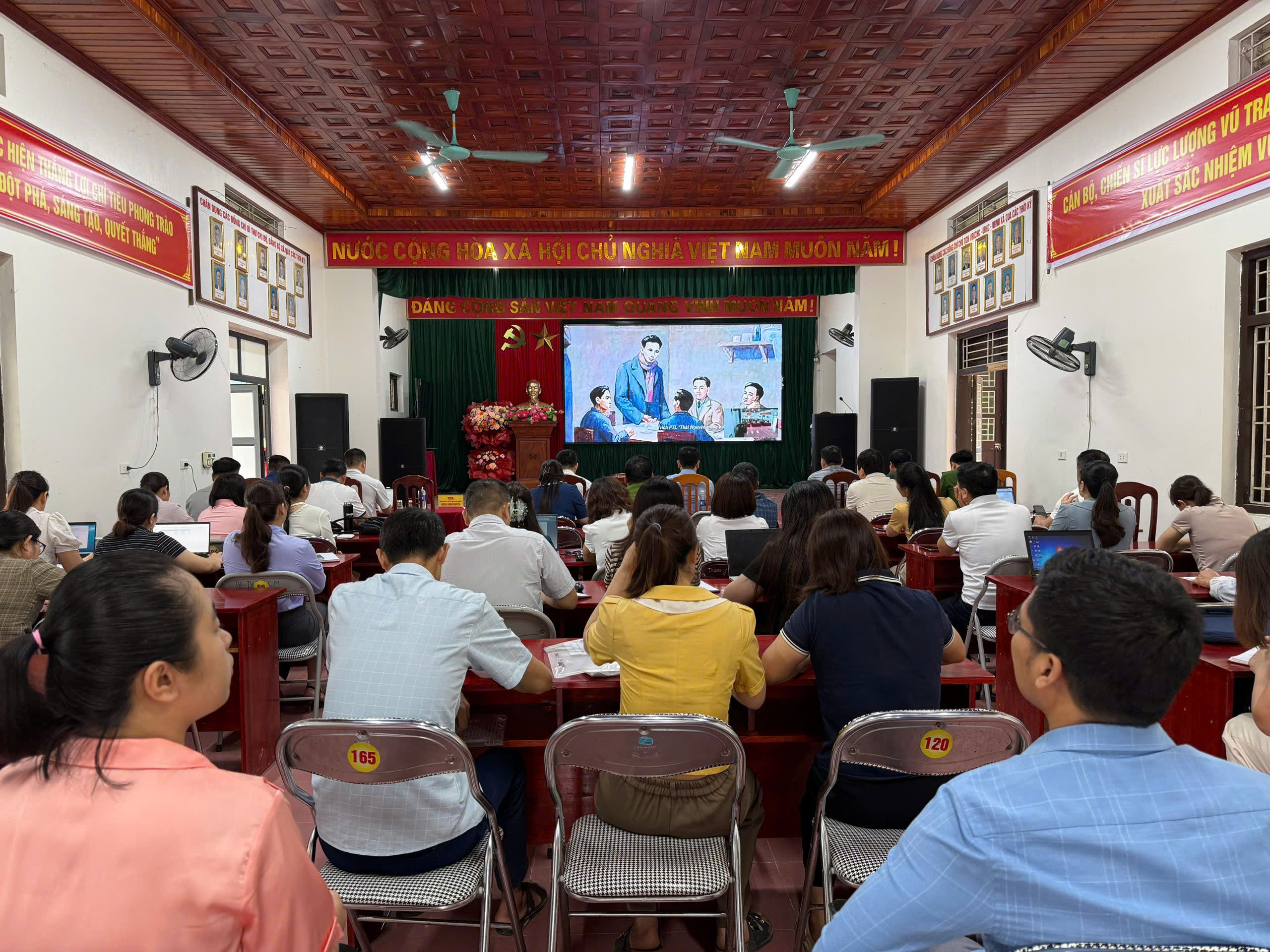 Xã Côn Minh tham dự Hội nghị sinh hoạt chính trị tư tưởng kỷ niệm 90 năm thành lập cơ sở Đảng Cộng sản đầu tiên của tỉnh Thái Nguyên