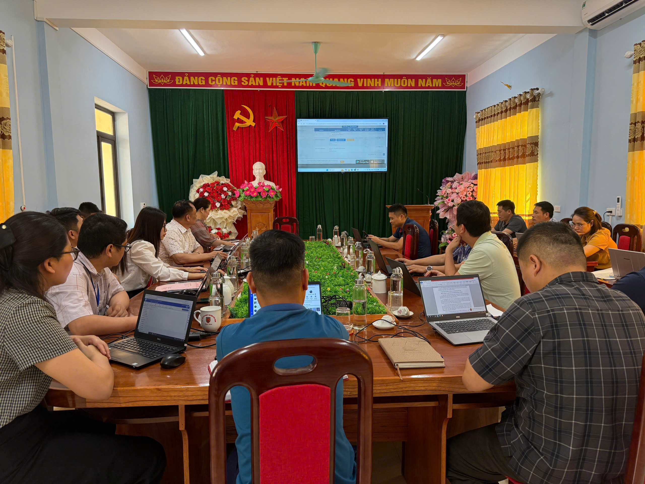 XÃ CÔN MINH TỔ CHỨC TRIỂN KHAI CHIẾN DỊCH 100 NGÀY SỐ HÓA, LÀM SẠCH, CHUẨN HÓA DỮ LIỆU