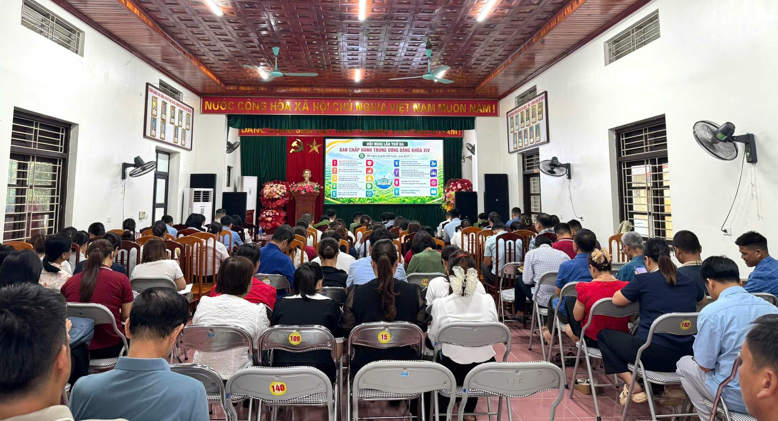 Xã Côn Minh tham dự Hội nghị trực tuyến nghiên cứu, học tập, quán triệt và triển khai thực hiện Nghị quyết Hội nghị lần thứ ba Ban Chấp hành Trung ương Đảng khóa XIV