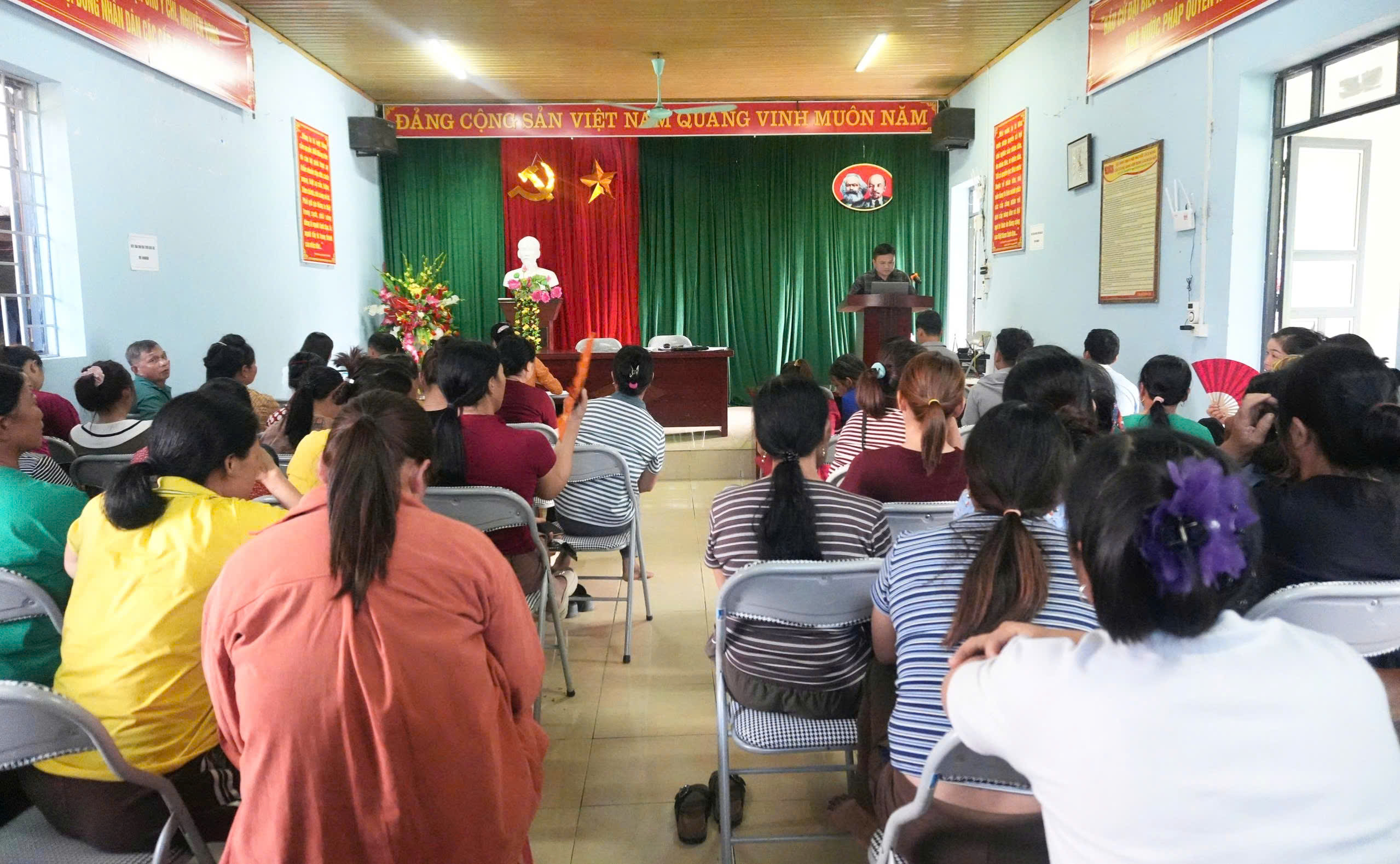 Xã Côn Minh tổ chức tuyên truyền, phổ biến giáo dục pháp luật tại các thôn
