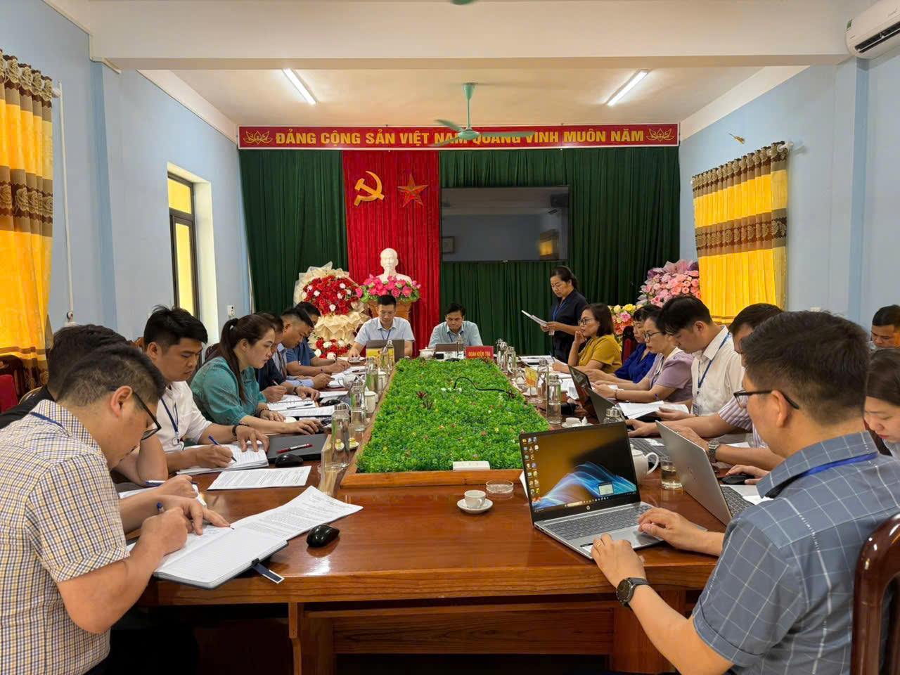 Anh-tin-bai
