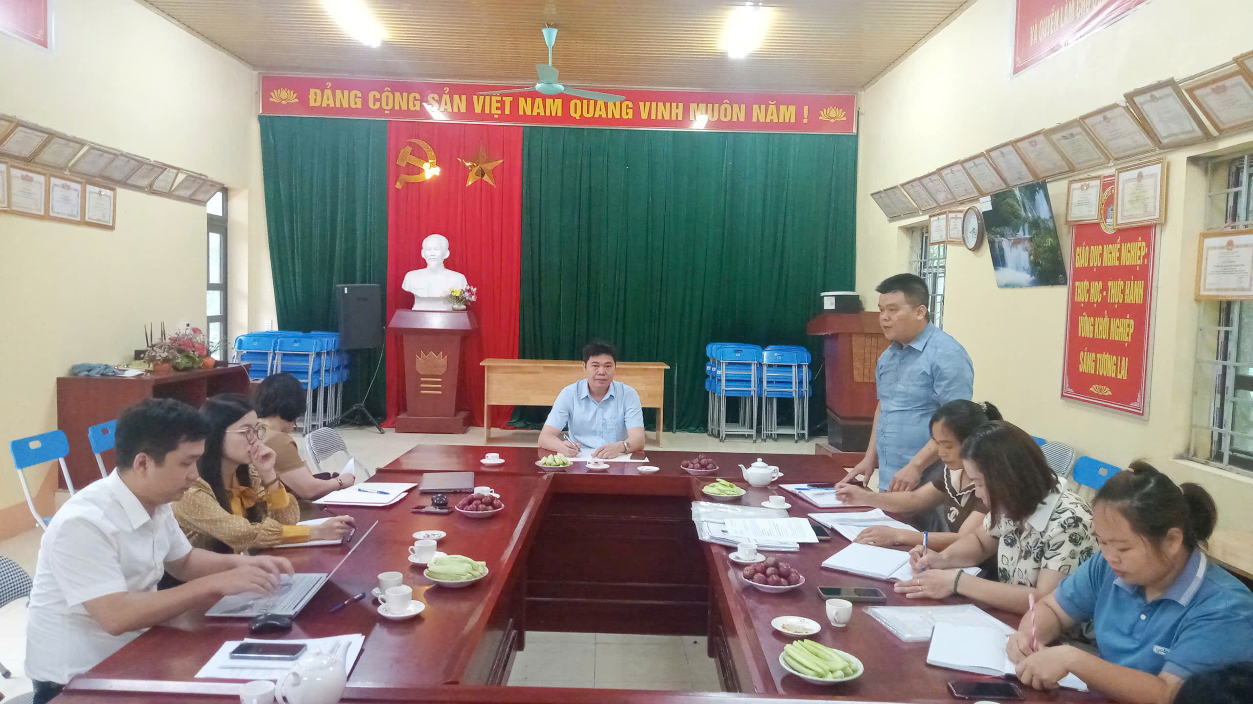 Anh-tin-bai