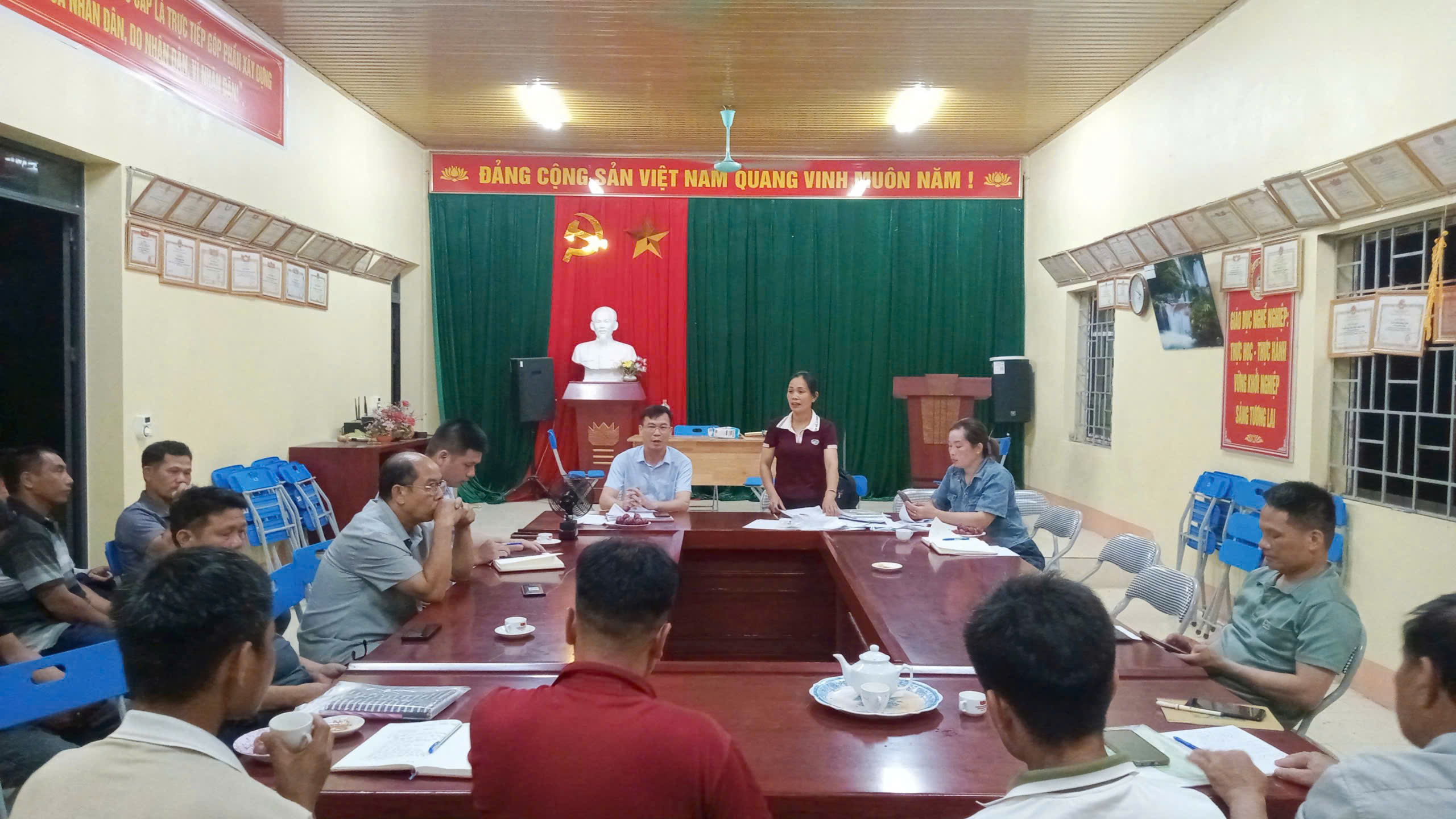 Anh-tin-bai