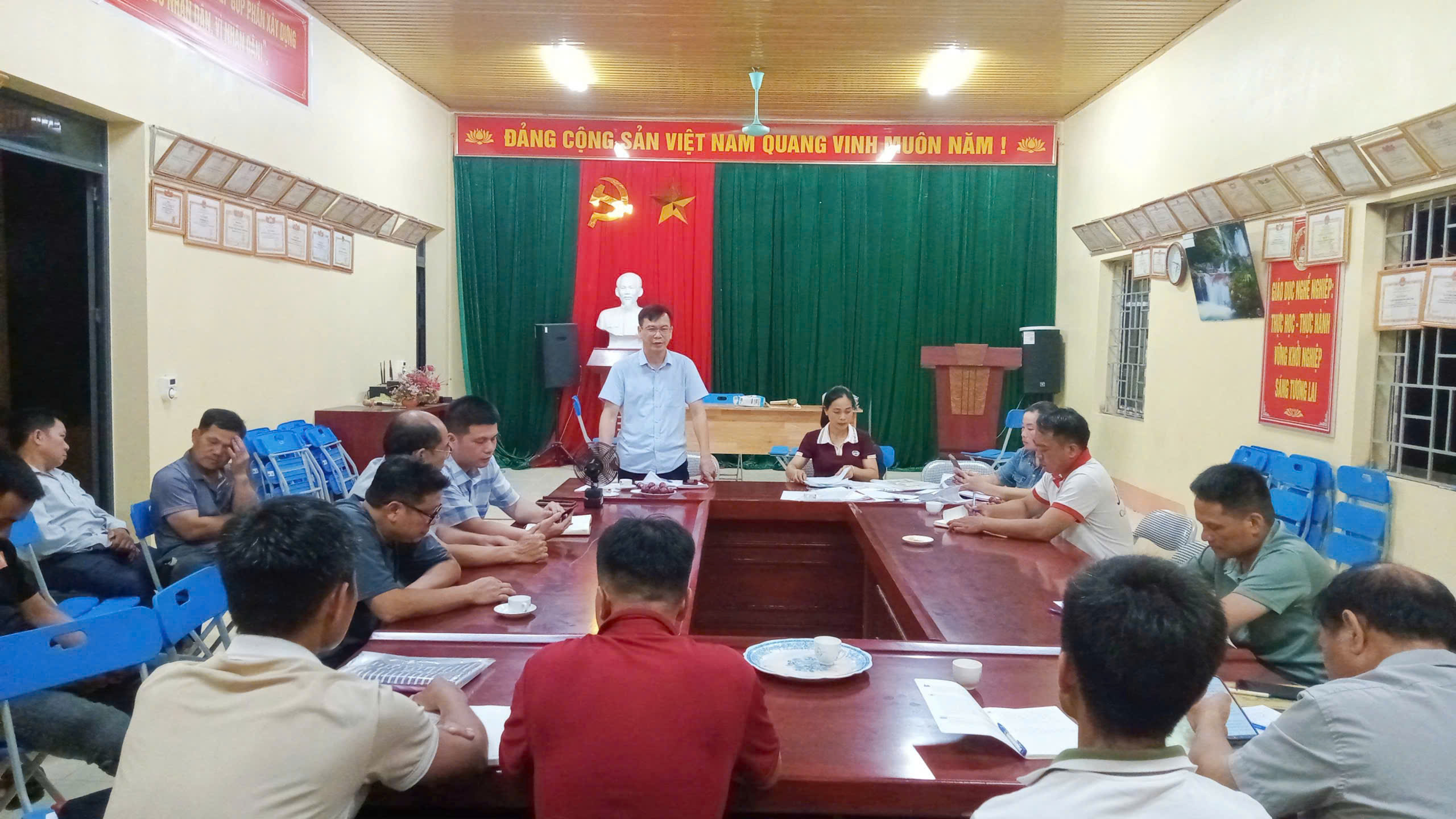 Anh-tin-bai