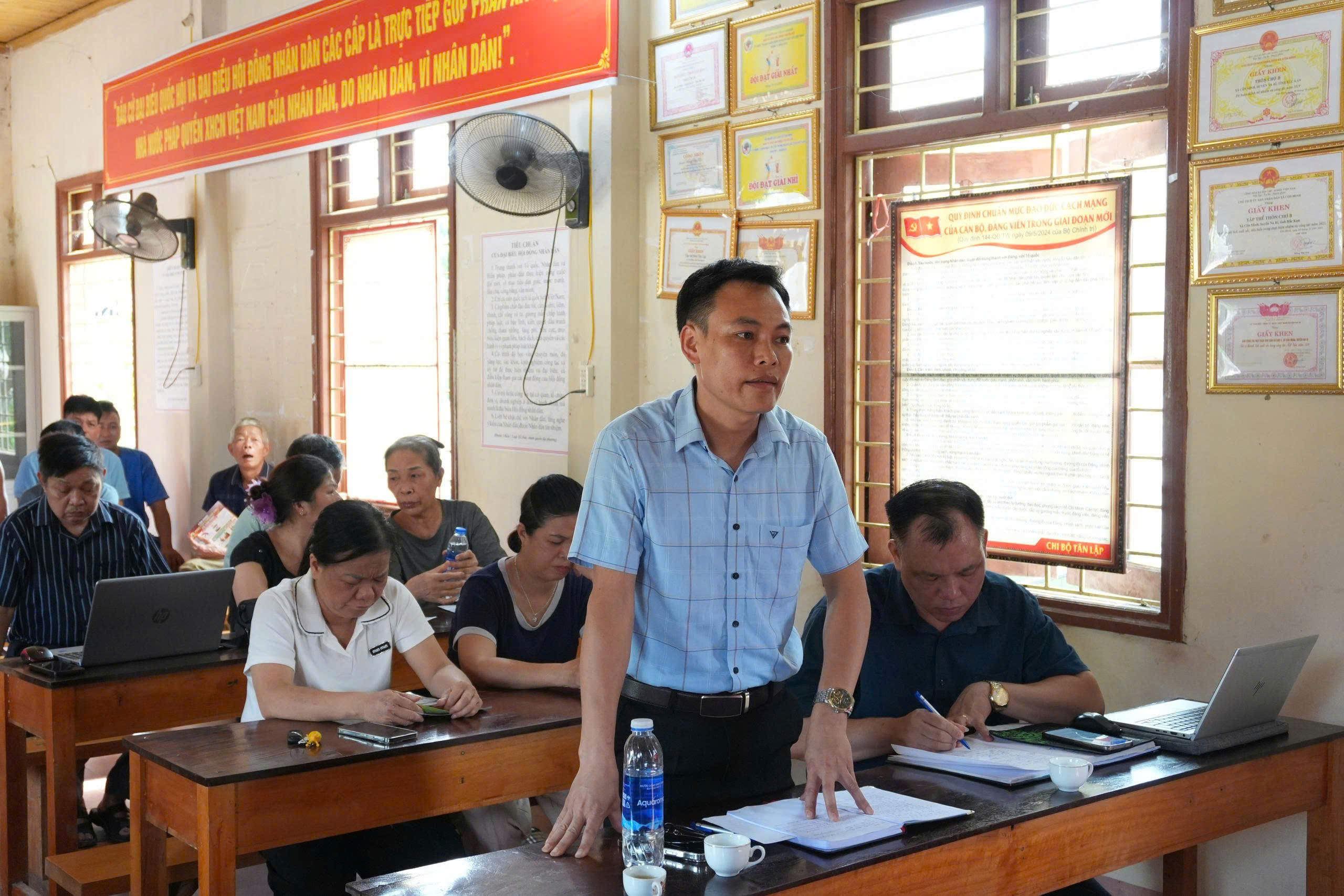 Anh-tin-bai