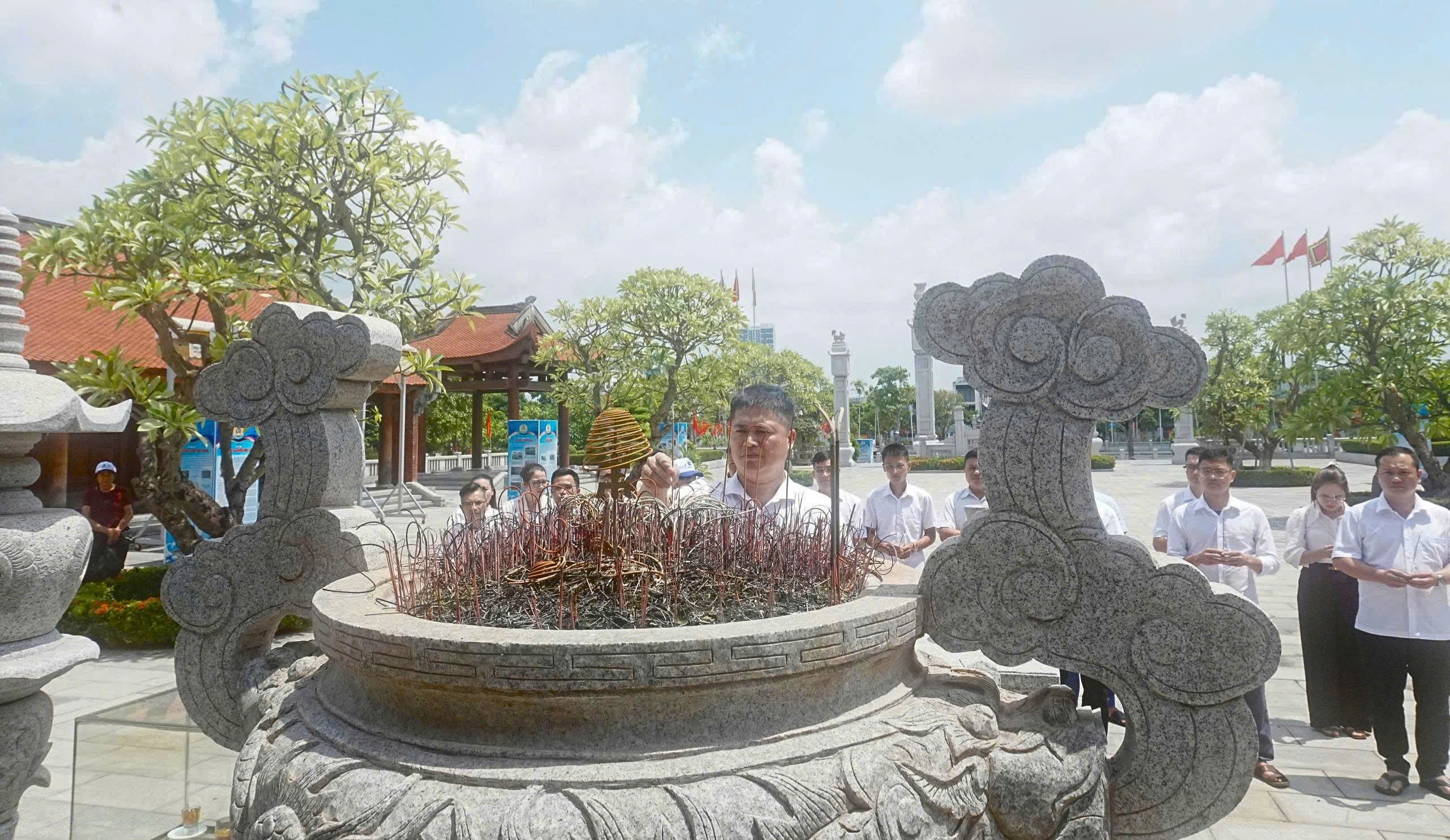 Anh-tin-bai