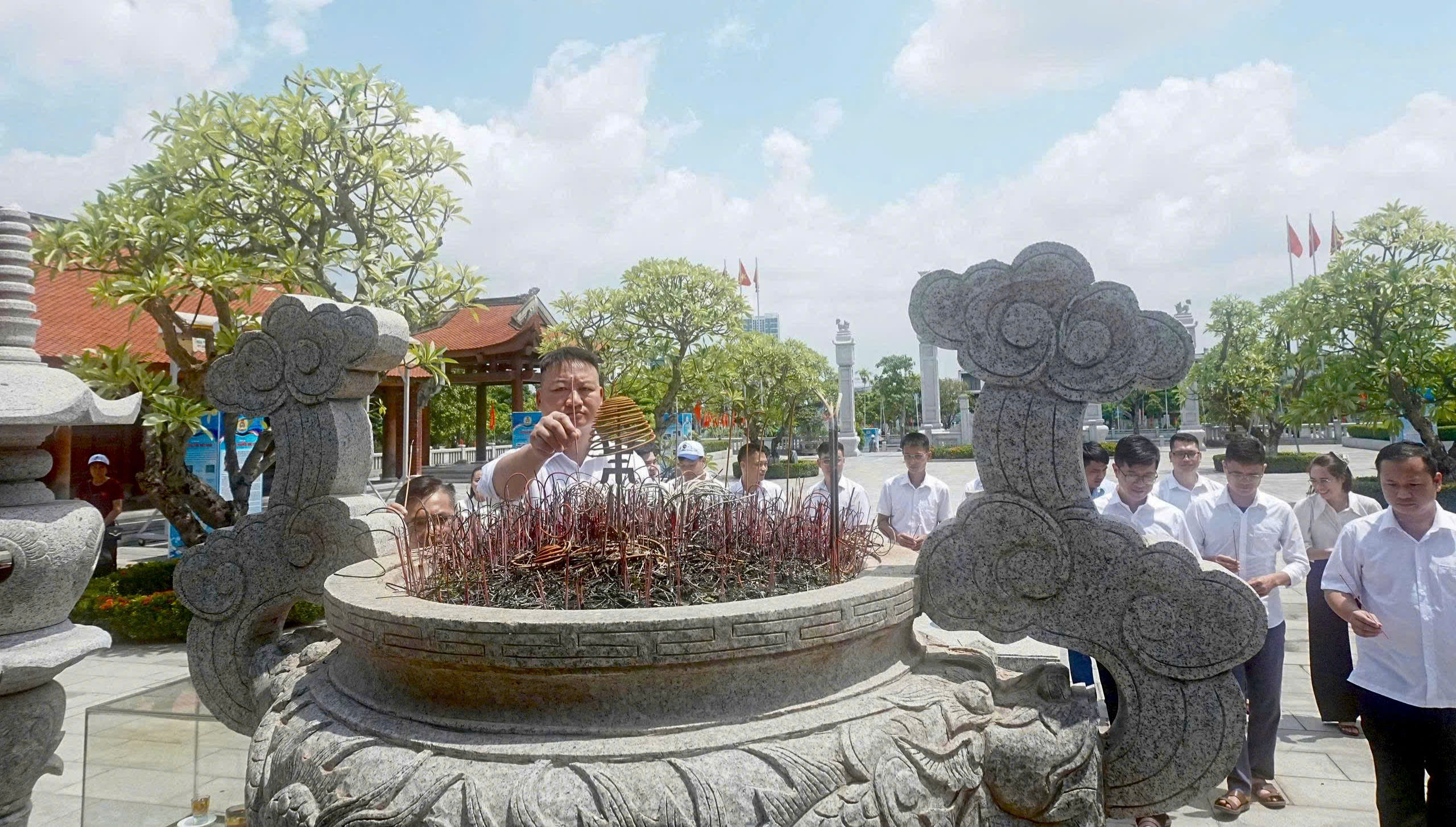 Anh-tin-bai