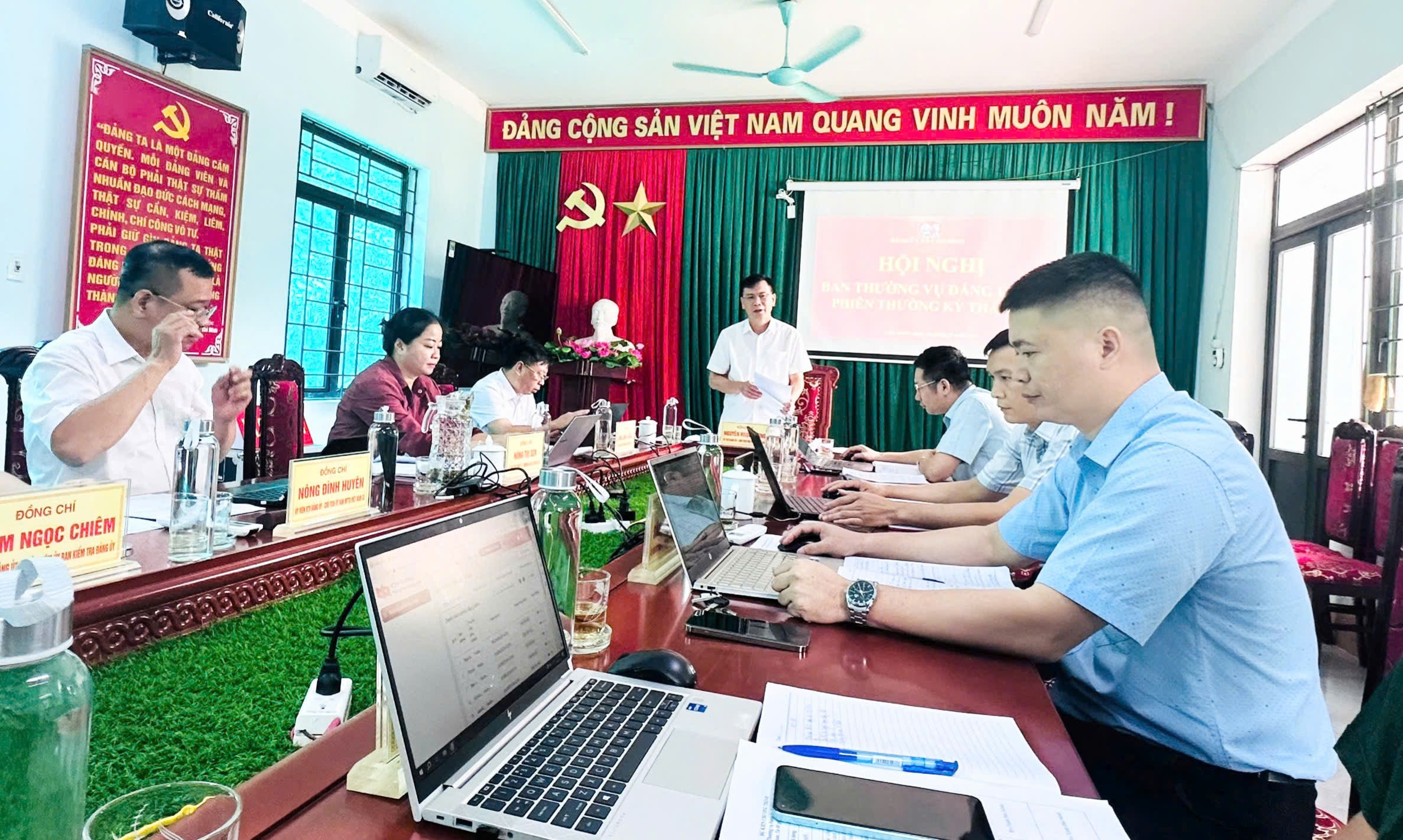 Anh-tin-bai