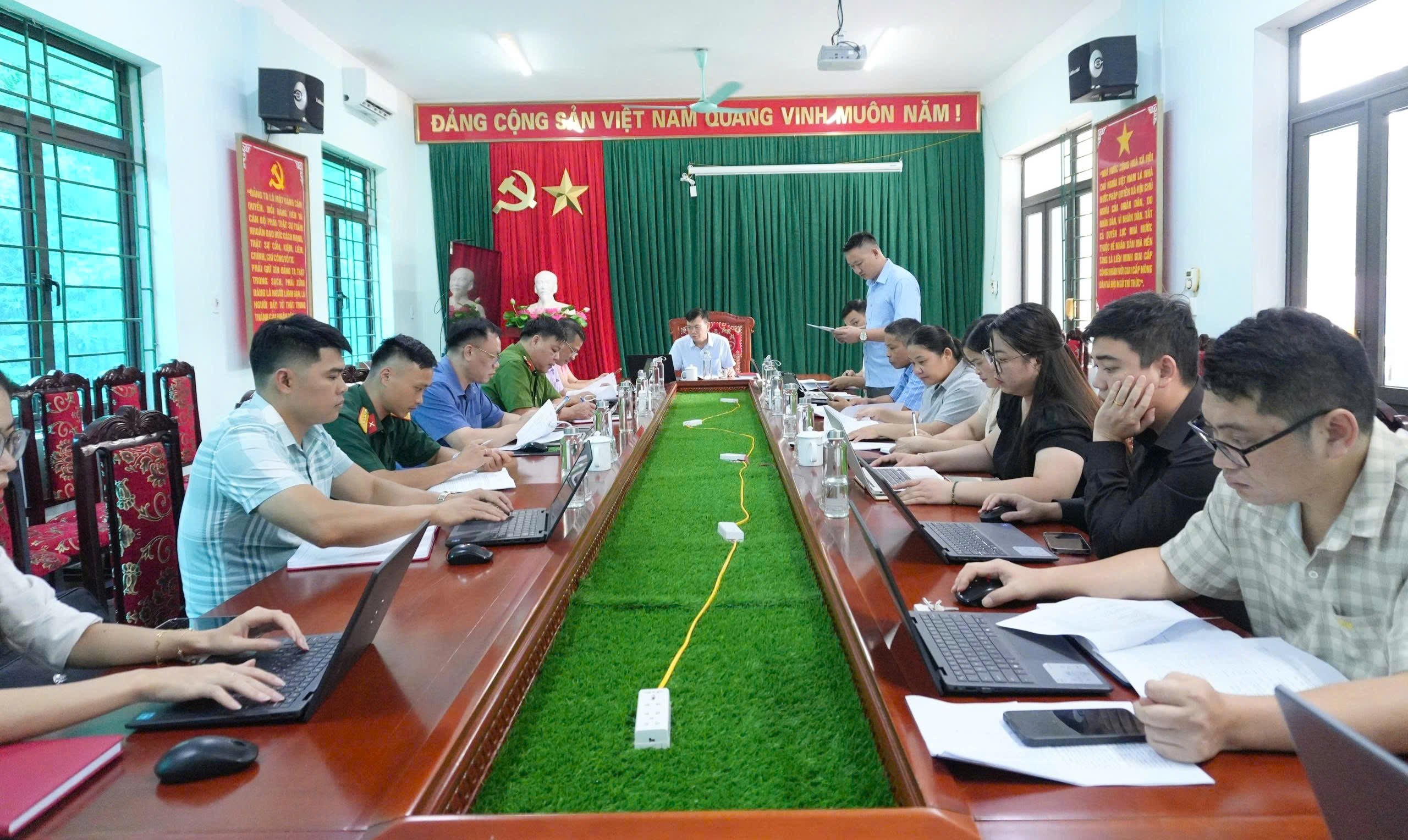 Anh-tin-bai