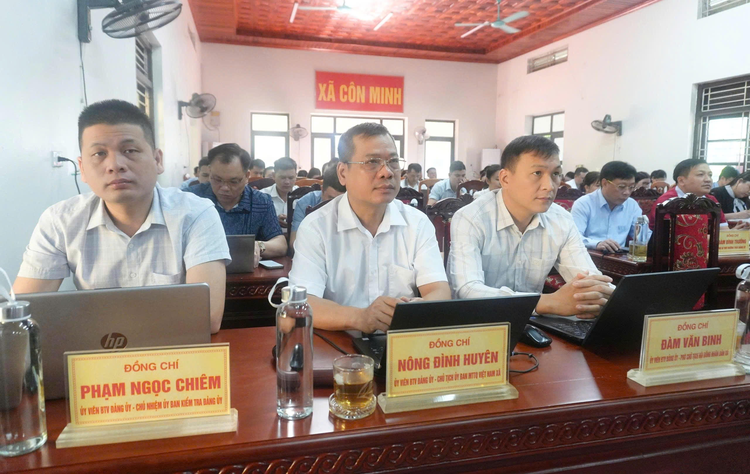 Anh-tin-bai