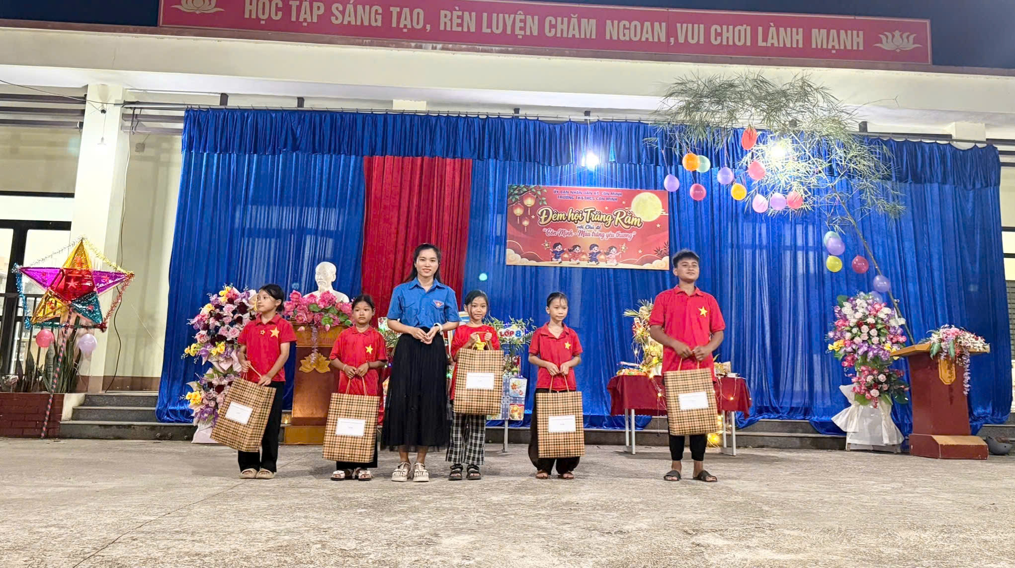 Anh-tin-bai