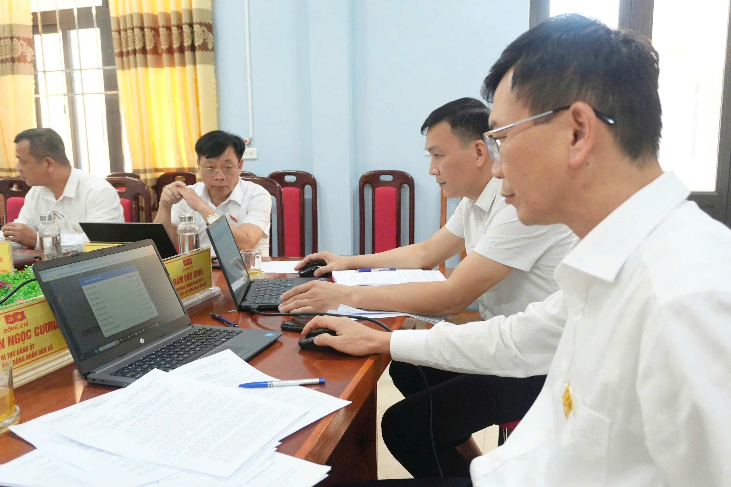 Anh-tin-bai