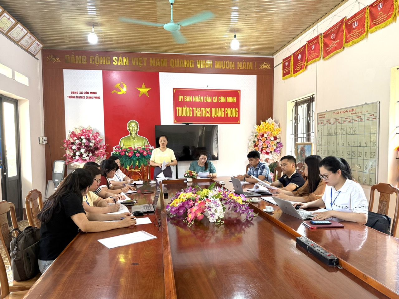 Kiểm tra công vụ, kiểm tra công tác cải cách hành chính tại Trường TH&amp;THCS Quang Phong và Trung tâm Phục vụ hành chính công xã Côn Minh