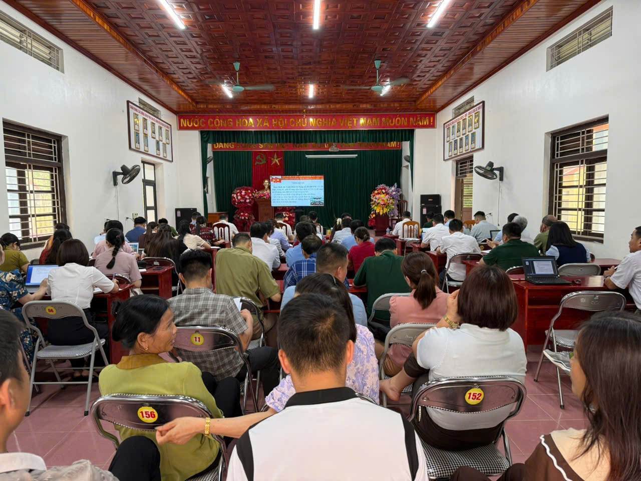 Xã Côn Minh tham dự Hội nghị trực tuyến toàn quốc nghiên cứu, học tập, quán triệt và triển khai thực hiện Nghị quyết Hội nghị lần thứ hai Ban Chấp hành Trung ương Đảng khóa XIV