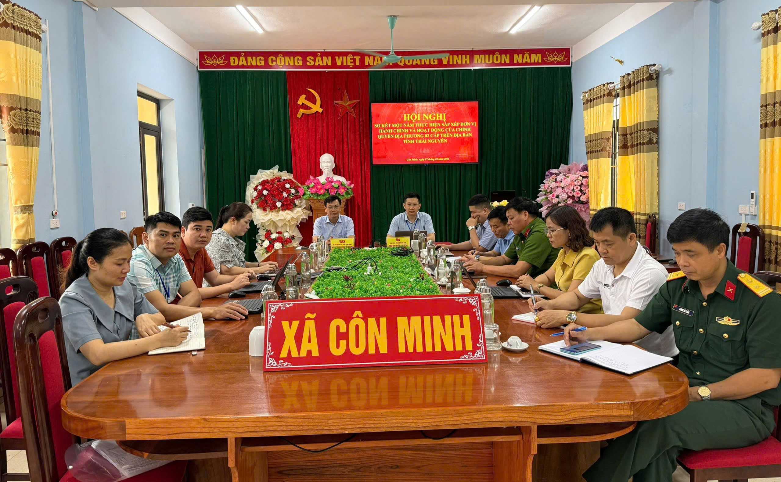 Xã Côn Minh tham dự Hội nghị trực tuyến sơ kết 01 năm thực hiện sắp xếp đơn vị hành chính và hoạt động của chính quyền địa phương 02 cấp