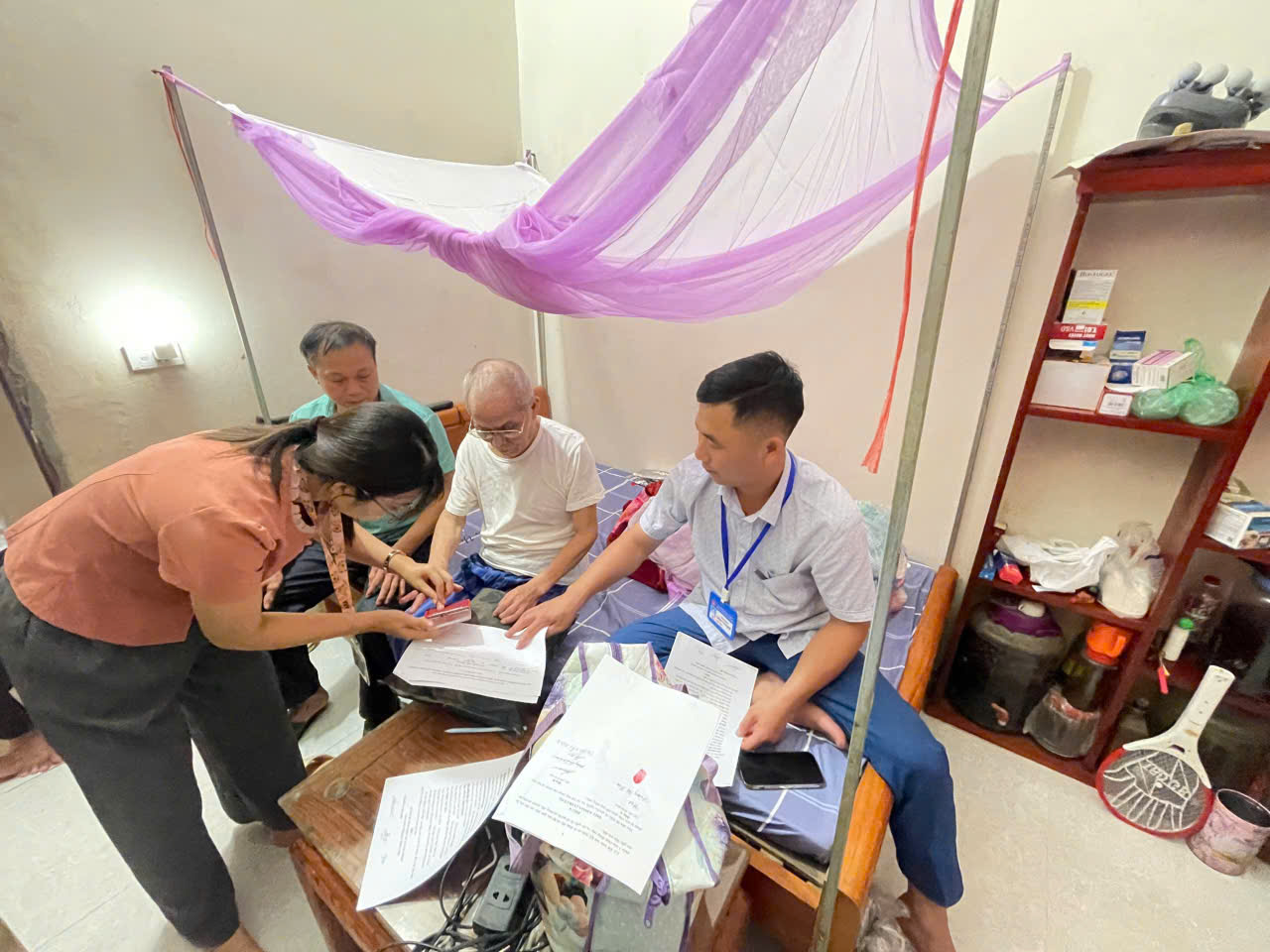 Hỗ trợ lưu động thực hiện thủ tục hành chính tại nhà cho người khuyết tật, người già