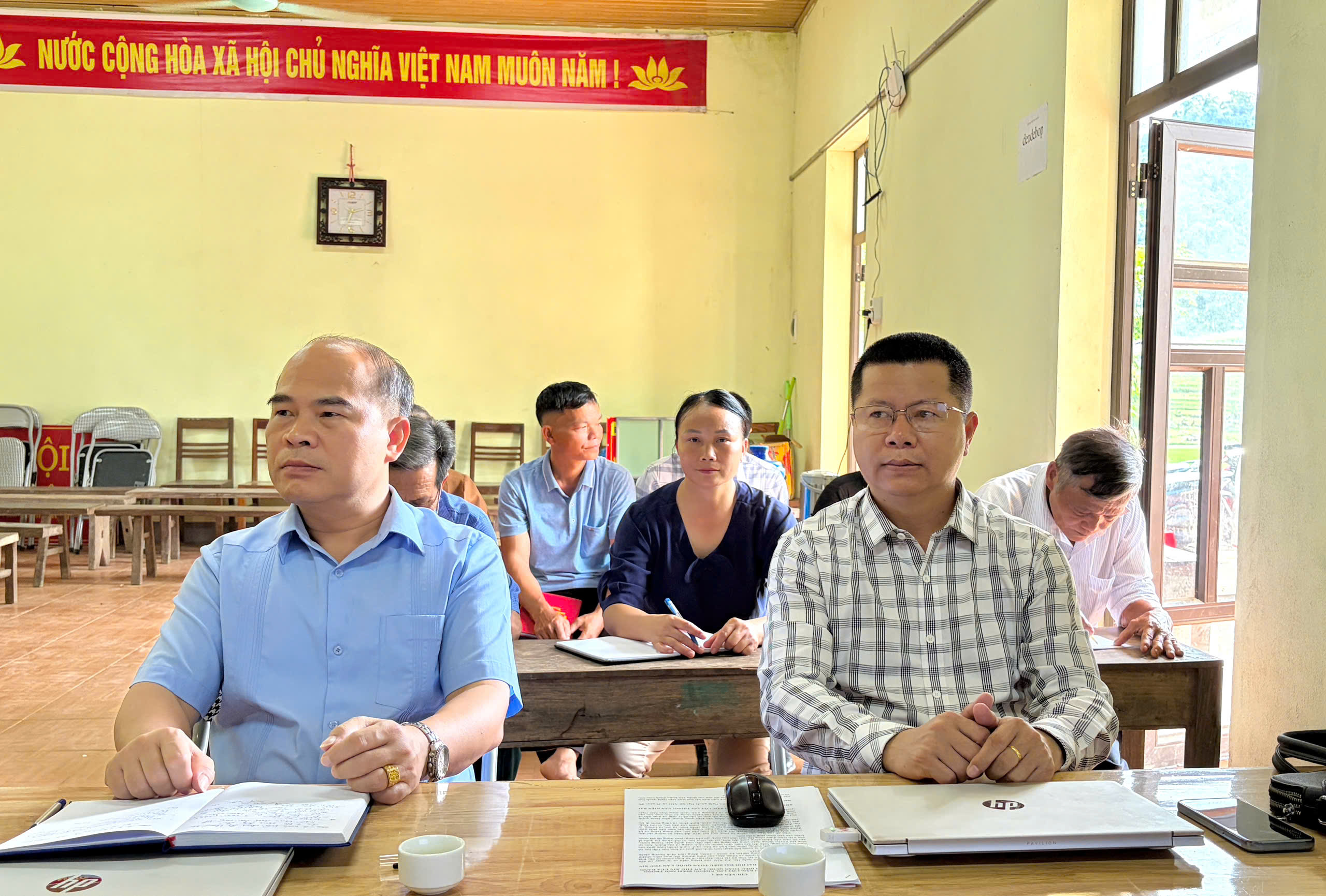 Đồng chí Trưởng ban Nội chính Tỉnh ủy dự sinh hoạt Chi bộ thôn Nà Chang, xã Xuân Dương 