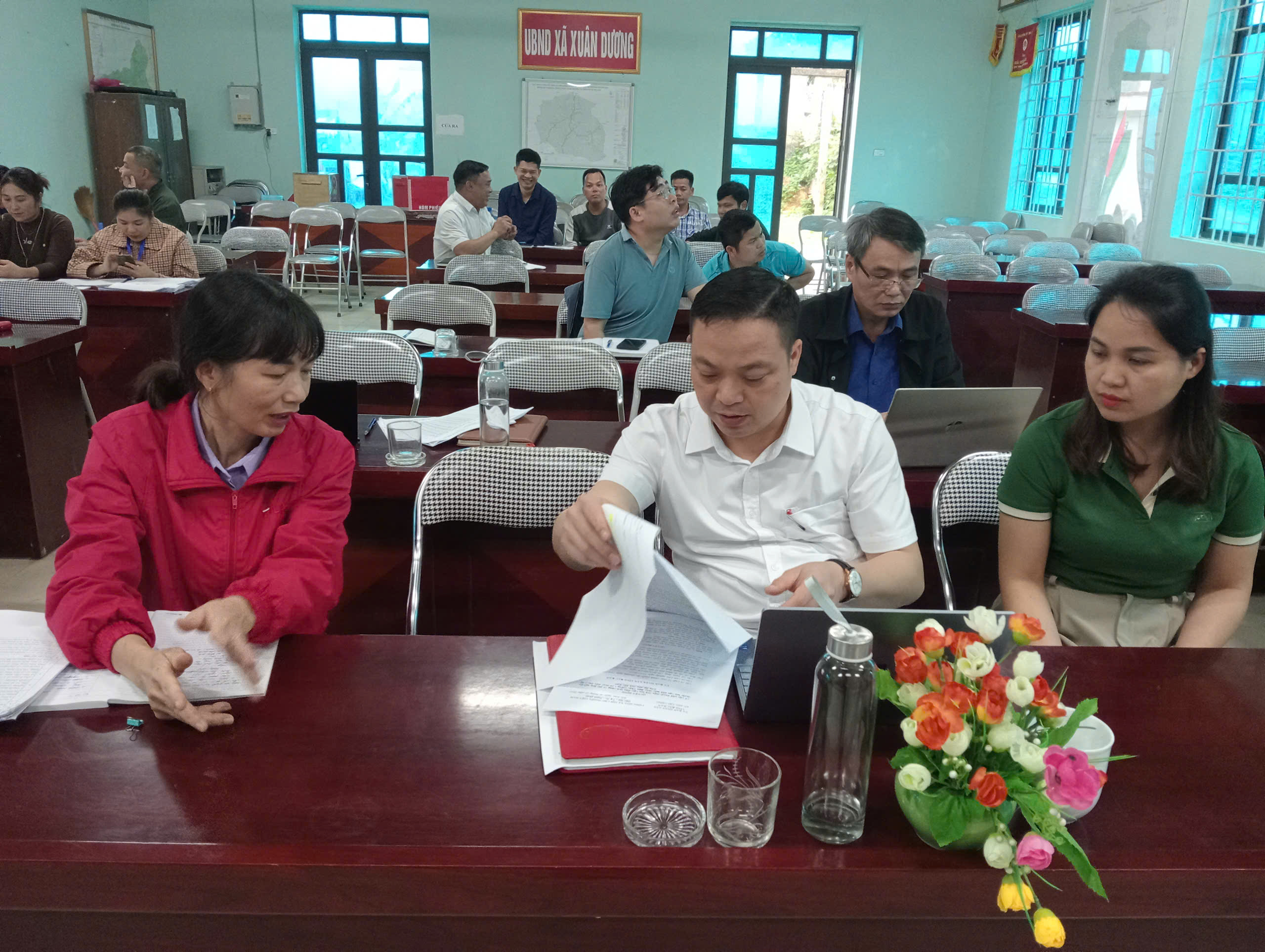 Đồng chí Chủ tịch UBND xã làm việc với Quỹ Bảo vệ môi trường, rừng và phòng, chống thiên tai tỉnh triển khai công tác rà soát chi trả dịch vụ môi trường rừng năm 2025