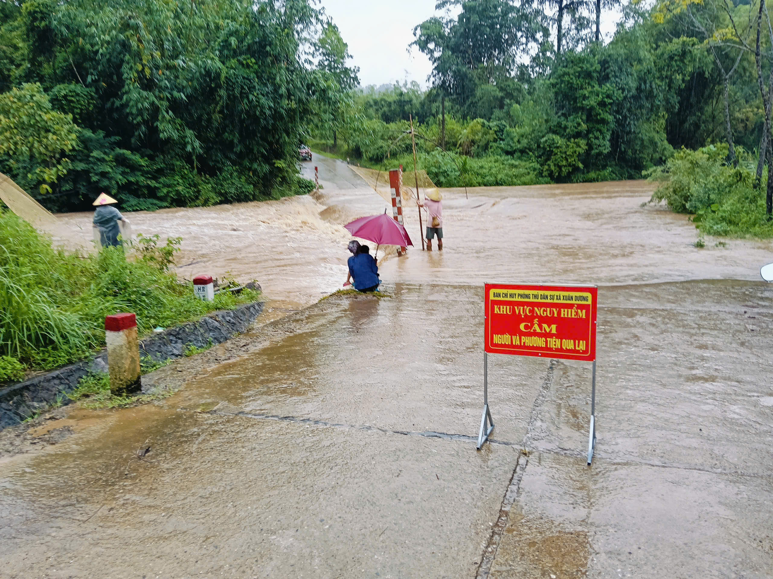 THÔNG BÁO CẢNH BÁO NGUY CƠ SẠT LỞ ĐẤT VÀ NGẬP LỤT TRÊN ĐỊA BÀN XÃ