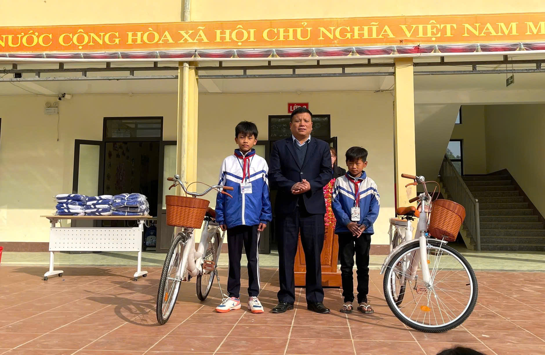 Anh-tin-bai