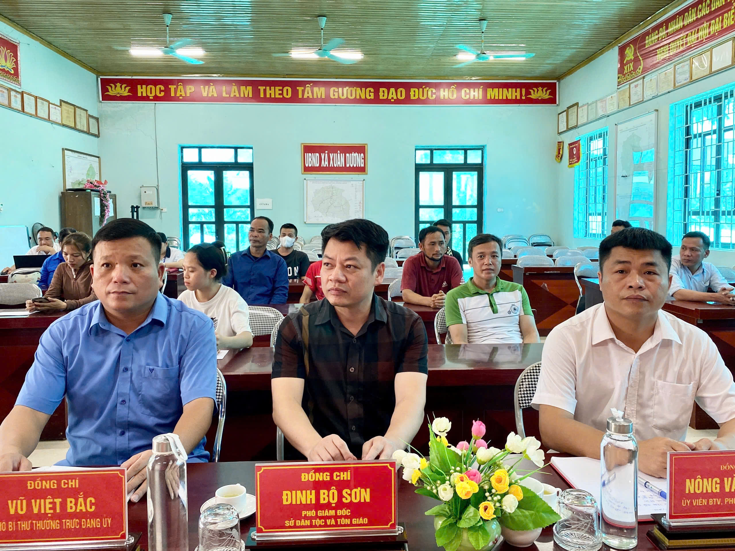 Anh-tin-bai