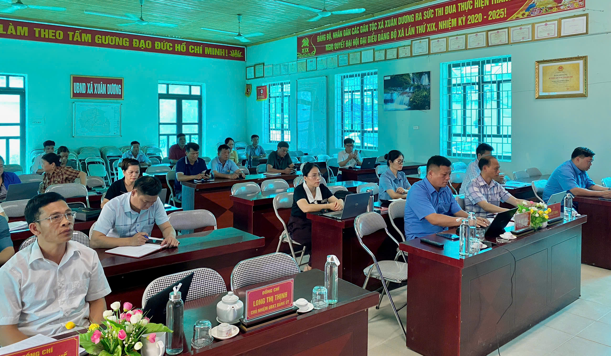 Anh-tin-bai