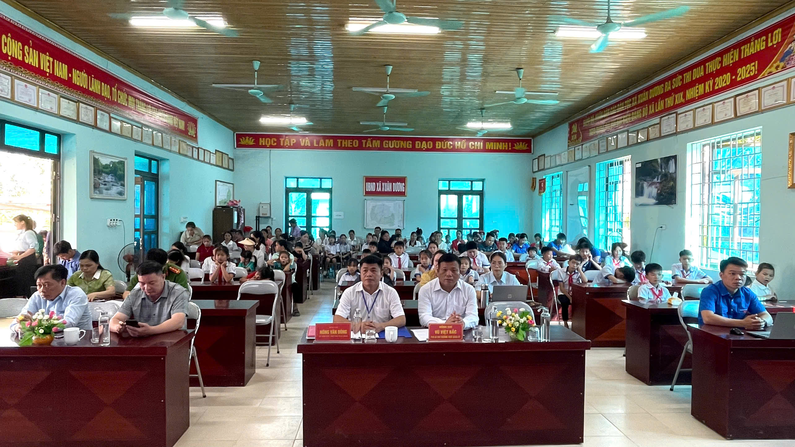Anh-tin-bai