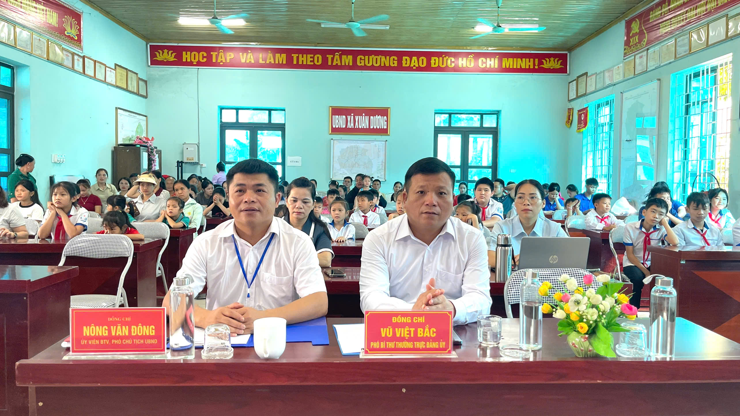 Anh-tin-bai