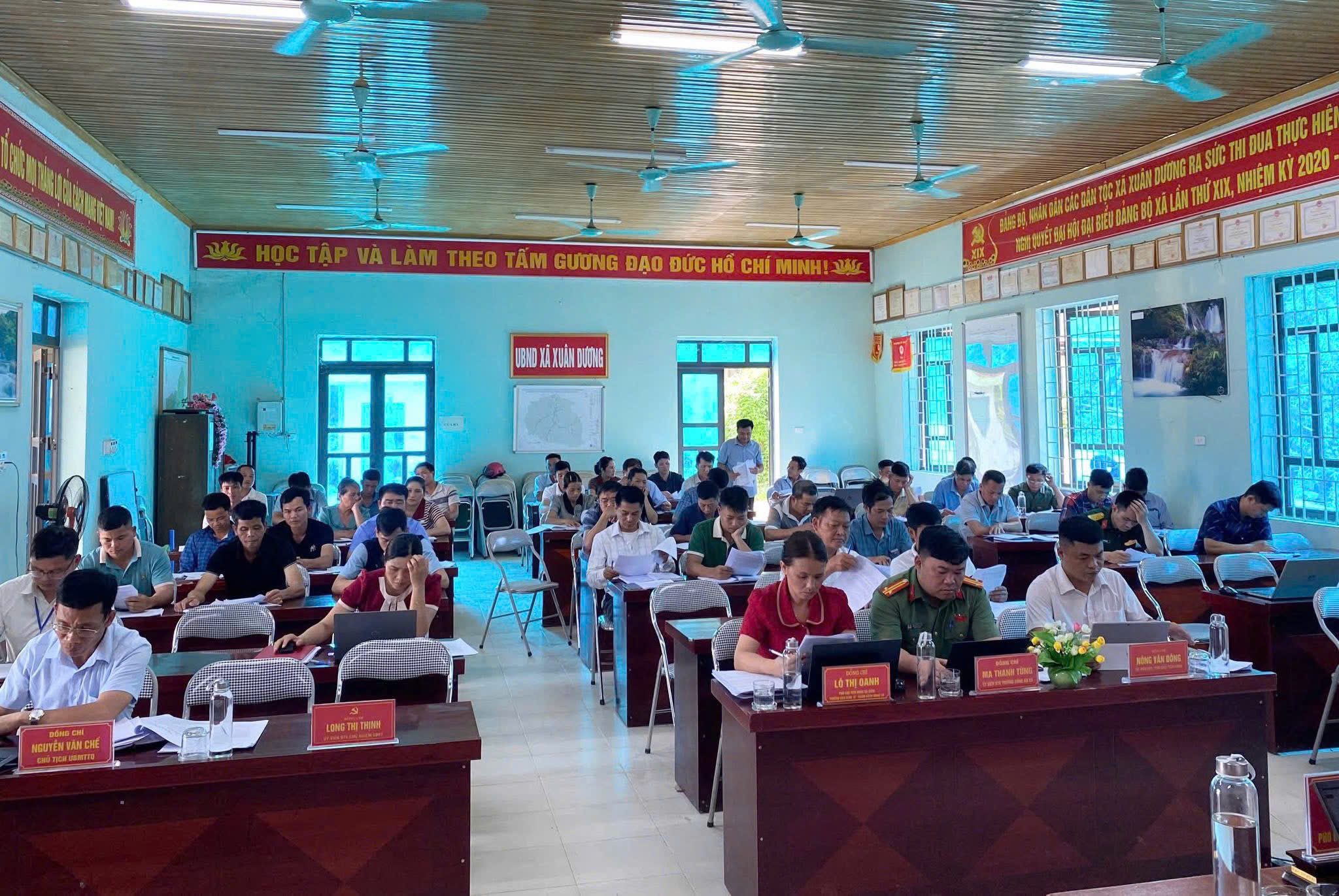 Anh-tin-bai
