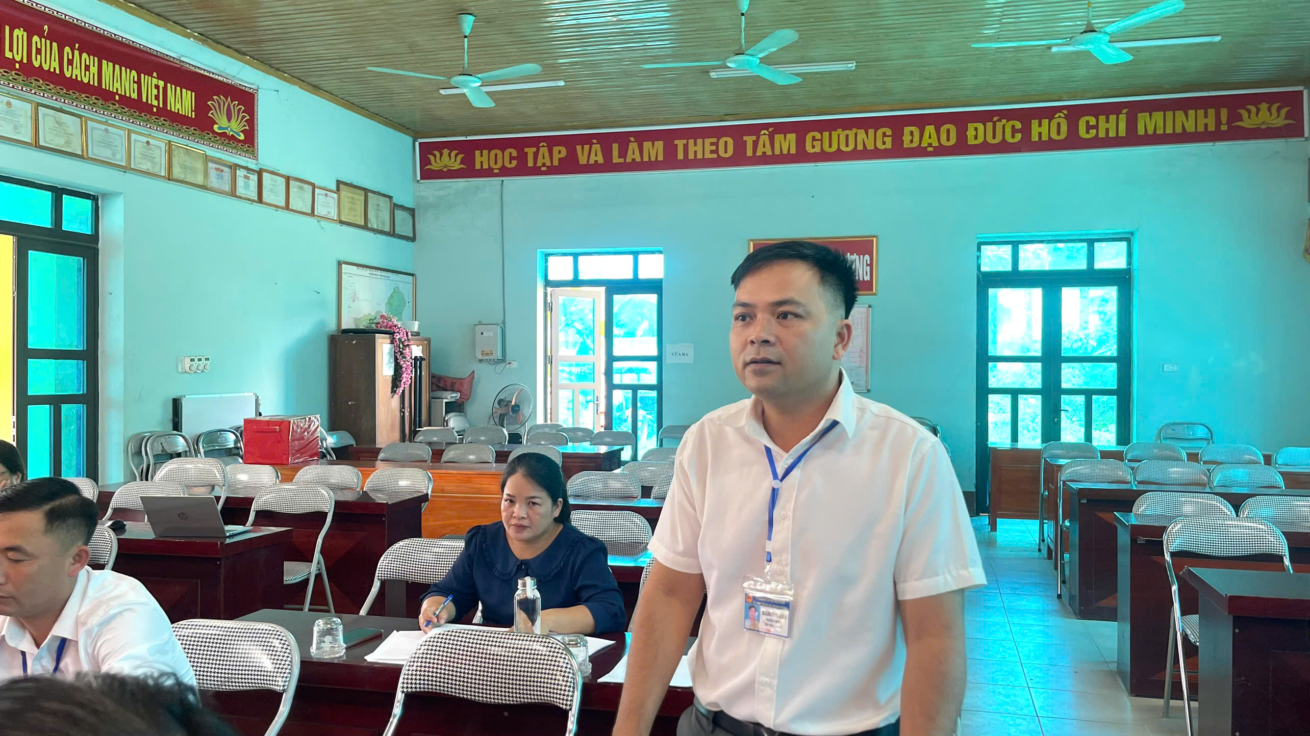 Anh-tin-bai