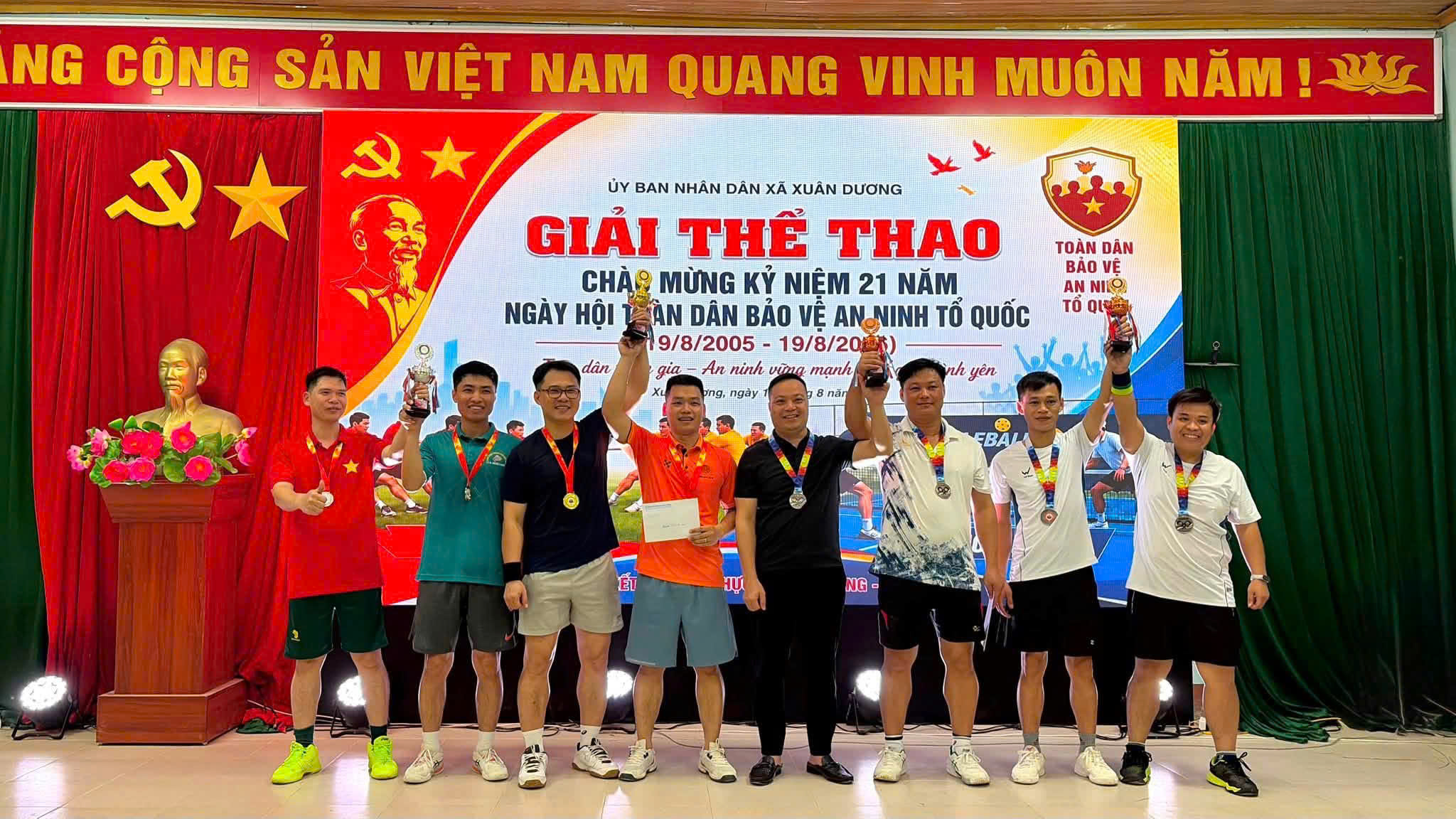 Anh-tin-bai
