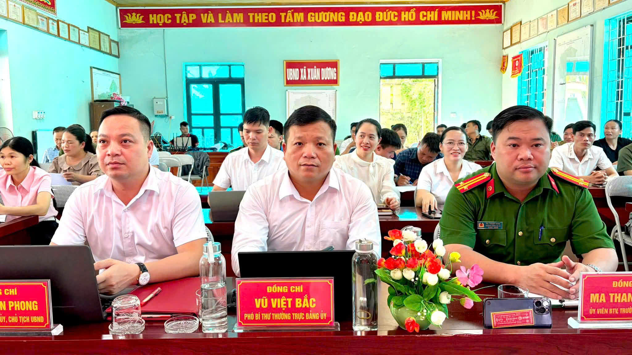 Anh-tin-bai