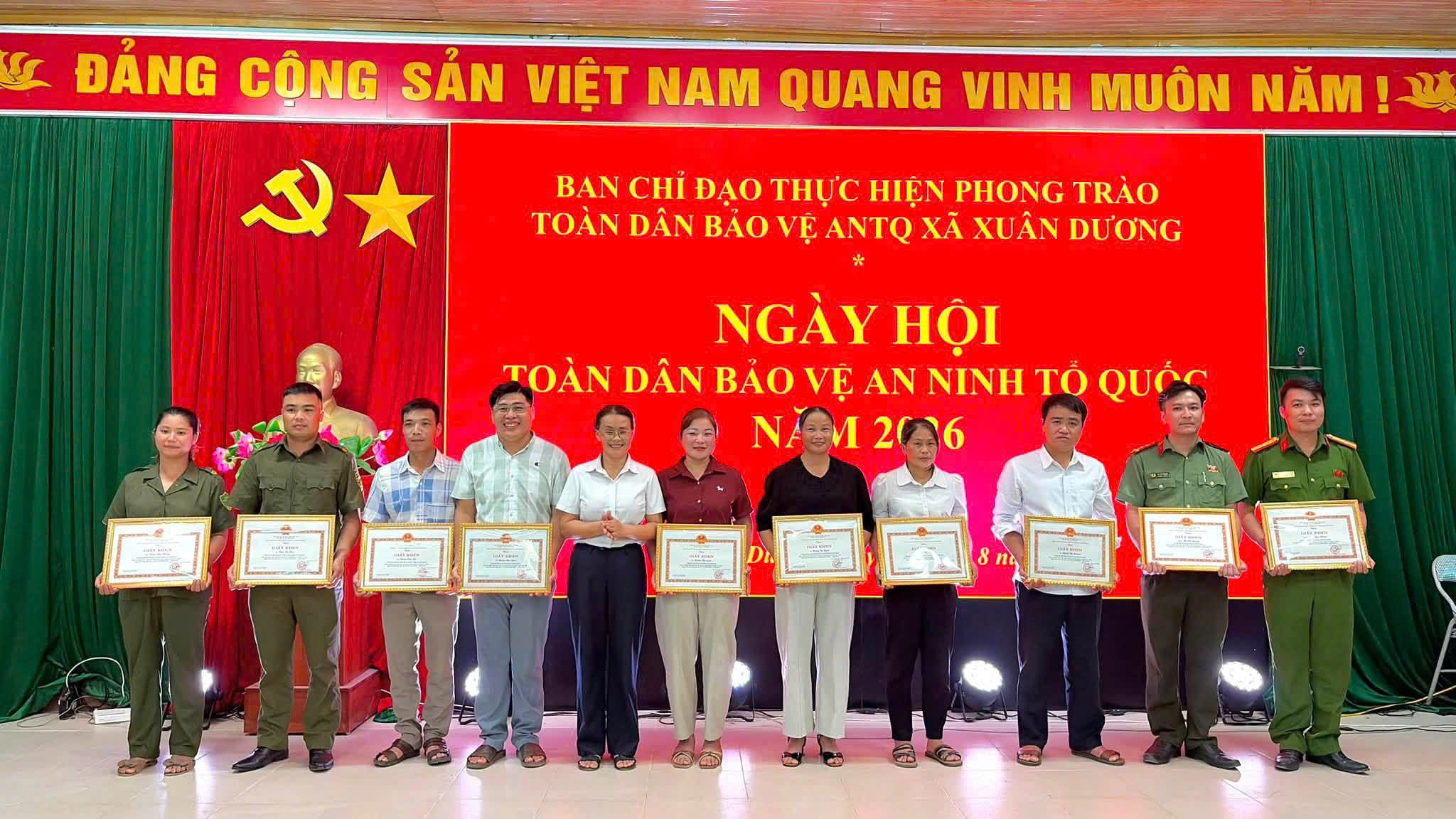 Anh-tin-bai