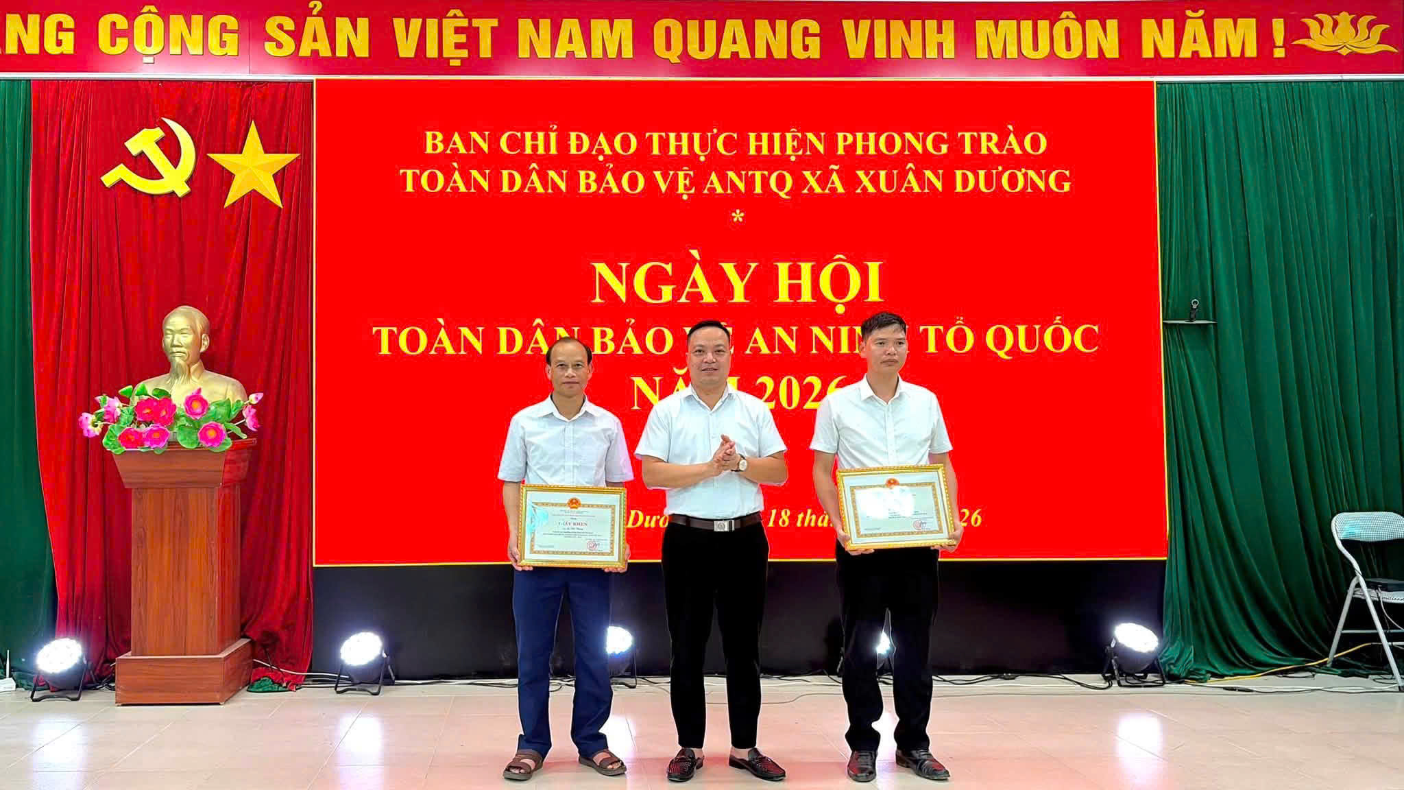 Anh-tin-bai