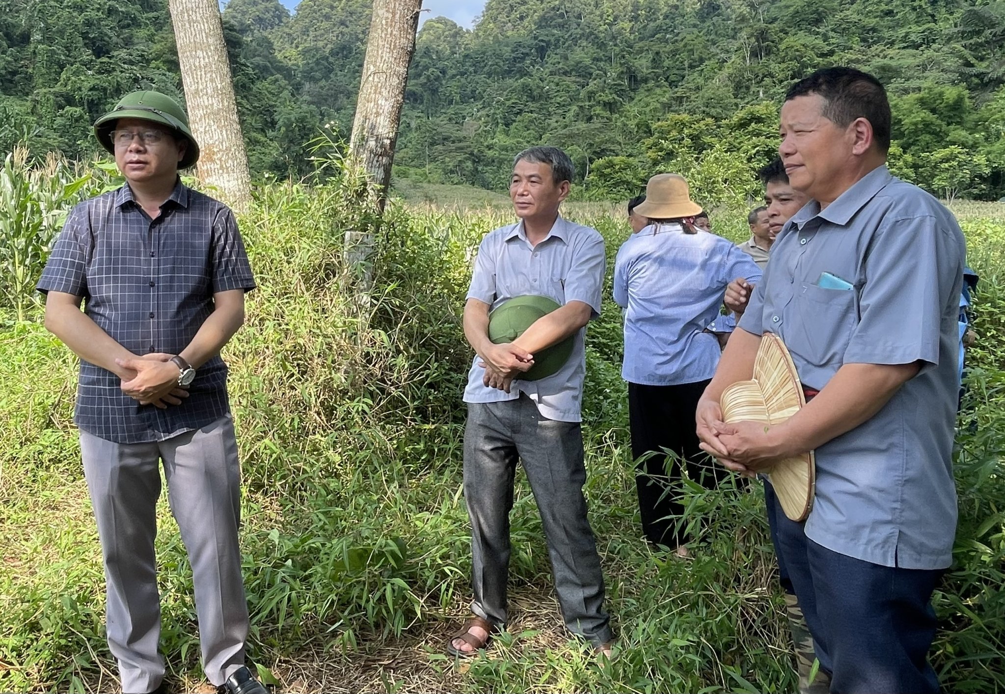 Lãnh đạo xã Xuân Dương khảo sát phát triển mô hình kinh tế tại khu Lũng Vài, thôn Liêm Thủy
