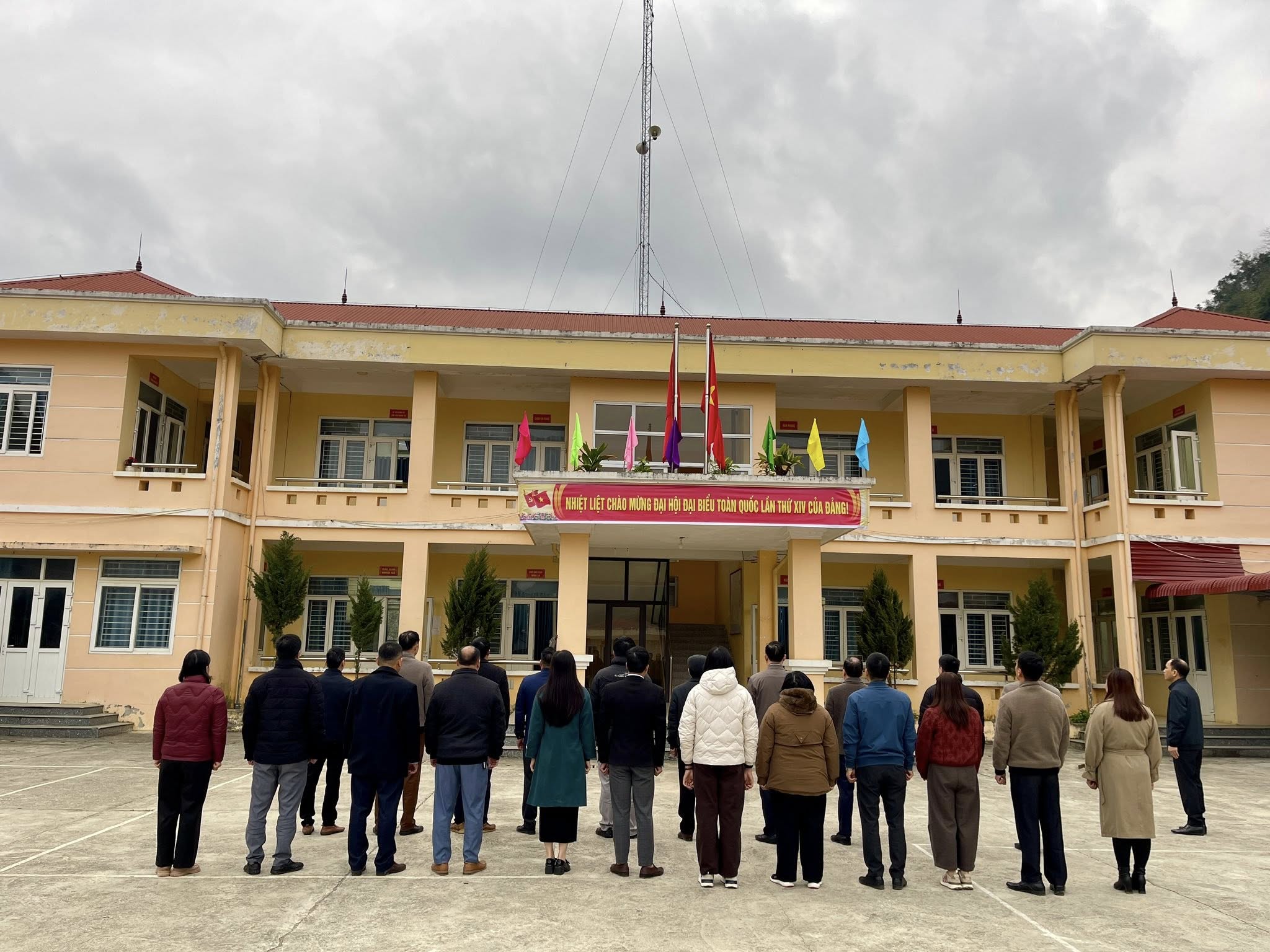 ĐẢNG ỦY XÃ VĨNH THÔNG TỔ CHỨC NGHI THỨC CHÀO CỜ ĐẦU TUẦN, TUẦN ĐẦU THÁNG 02/2026